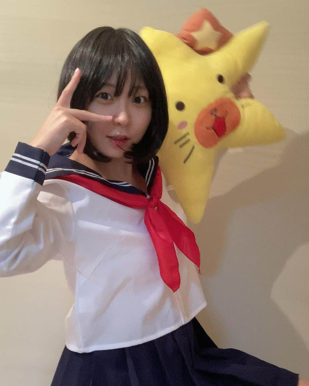 にゃんこスターさんのインスタグラム写真 - (にゃんこスターInstagram)「今28才になりました！！  かっこいい写真を撮って載せようと思って、さっきまで見ていた乃木坂バースデーライブの「制服のマネキン」みたいに撮ろうとしてたんですが気付いたら謎のコンセプトに行き着いてました！！  そんなことはさておき、みなさま本当にいつもありがとうございます！！  本当に数多の素敵な人がいる中で私を気にかけてくれる人がいることがとてもとても信じられないしありがたいです！！  あまり器用ではないし気分屋だしすぐ落ち込みますが、ずっと与えてもらったものは返したいという気持ちでいるので今年こそ素敵な景色や楽しいものをもっと沢山みせられるように頑張ります！！  今年も私のことを頼みました！！  #にゃんこスター #アンゴラ村長」5月17日 0時17分 - nyanco_star_pu_pu_mu