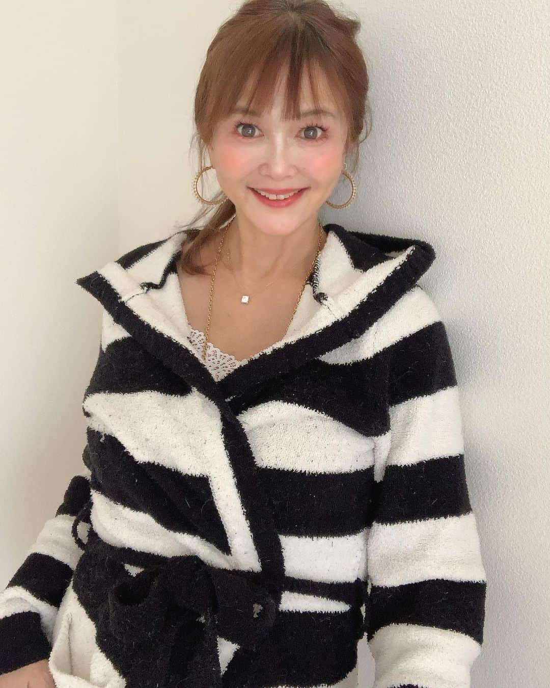 高見恭子さんのインスタグラム写真 - (高見恭子Instagram)「柔らかな優しさに包まれていたいと願うこと  #waffle  #wafflelove  #hoodie  #hood  #hoodrobe #robestyle  #border  #kashwere  #smile #love #simplelife」5月17日 10時40分 - takami_kyoko