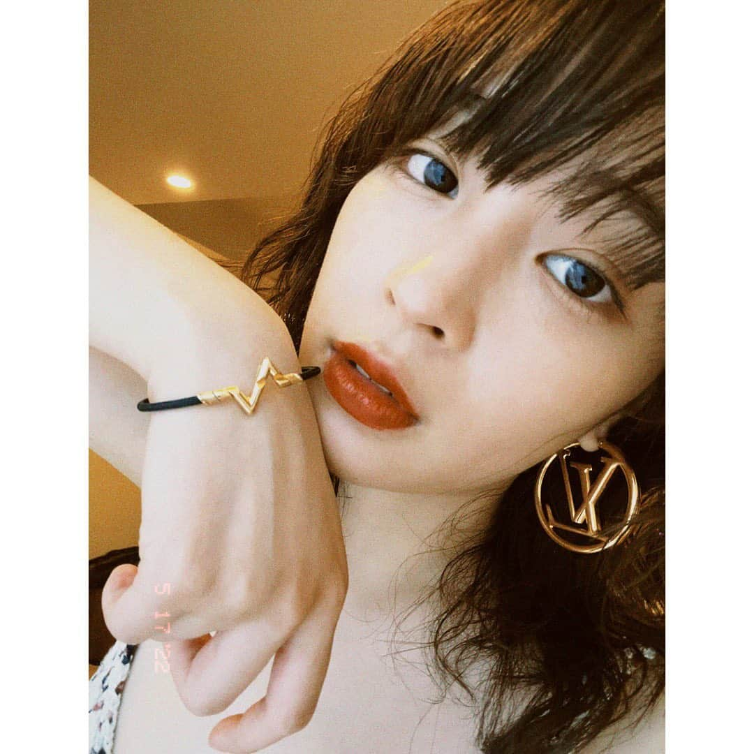 広瀬すずさんのインスタグラム写真 - (広瀬すずInstagram)「🫦　#Louisvuitton #LVVolt」5月17日 15時50分 - suzu.hirose.official