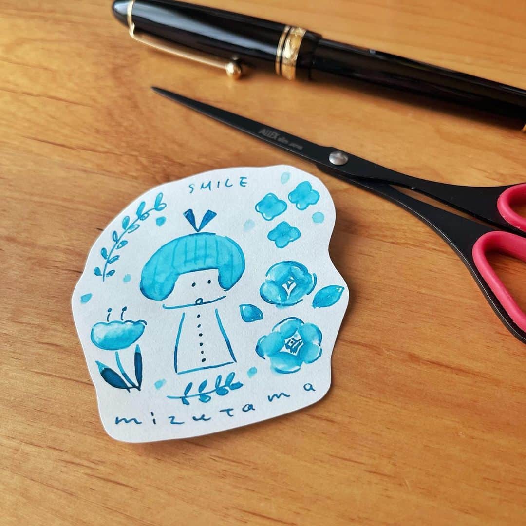 mizutamaさんのインスタグラム写真 - (mizutamaInstagram)「万年筆と水筆でお絵描き。  インクを水でのばした時に 毎回、おぉ〜ってなります。 分かっているのに　おぉ〜って(笑)。  #文房具 #文具  #doodle #お絵描き #イラスト #stationery #stationerylove #drawingvideo #mizutama #万年筆 #万年筆イラスト #fountainpen #fountainpendrawing」5月17日 19時23分 - mizutamahanco