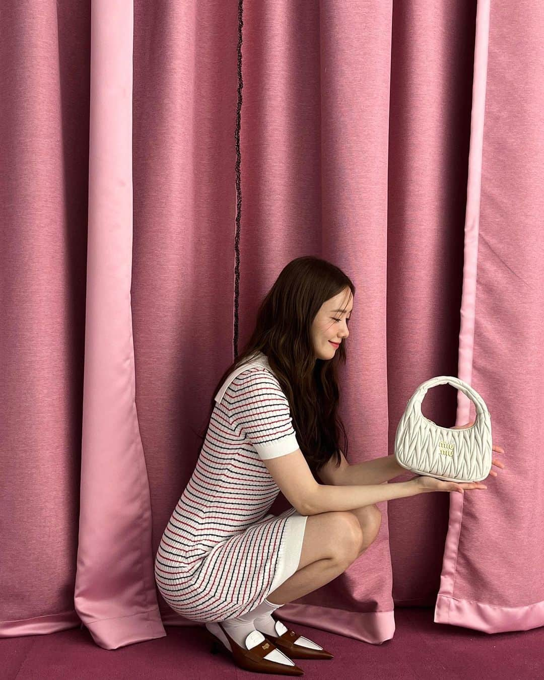 ユナさんのインスタグラム写真 - (ユナInstagram)「📸 #miuwander @miumiu」5月17日 19時27分 - yoona__lim