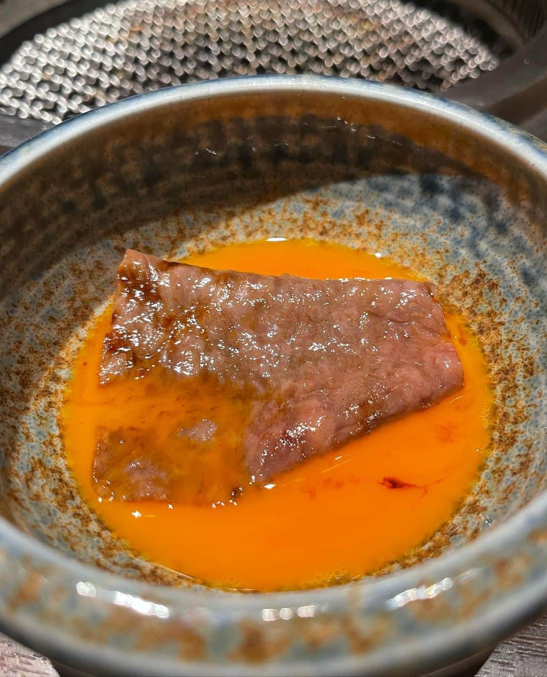 真優川咲さんのインスタグラム写真 - (真優川咲Instagram)「#🐂#🥩#👅#🥓#💜 ✨  #にく崎 【 @nikusaki_yakiniku 】にて🧡 #大人 な#焼肉 #デート 〜 in #銀座 😘🥩💕  店内も綺麗で✨カーテンをしめたら #半個室 になり 一目も気にせず#贅沢空間 で焼肉を楽しめました 🥰  本当に全部美味しかったけど.. お目当てはこのお店の#看板商品 でもある #レバ刺し ❣️😍 しっかり許可も得ているので、都内でも#合法 で 頂けるのはこのお店くらいだそう👏🥹💕幸  #生レバー 好きのあたしには#最高のお店 🤤✨ たまらなく#幸せ でした💕 #銀座焼肉 #銀座デート #銀座女子会 #銀座ディナー #肉食女子 #咲グルメ💋」5月17日 22時03分 - saki_411