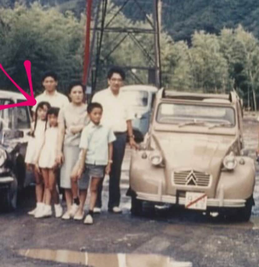 小林尊さんのインスタグラム写真 - (小林尊Instagram)「THE FAMILY CAR bringing back part of all of her family after decades. My mother in law grew up in this car.   @maggiechatter ‘s mom, @itsukomurals 家族の🚗との数十年ぶりの再会🌠  It was the first Citroën (2CV) in Japan. It was called an “umbrella on wheels” ..it was the family car. It’s brought back lots of memories of her Mom and Dad, 4 siblings w herself. We went to see it with her.  おかあさんの子供のころの想い出がつまった最初のシトロエン(2CV) ザ・ファミリーカー」5月18日 0時16分 - kobayashitakeru