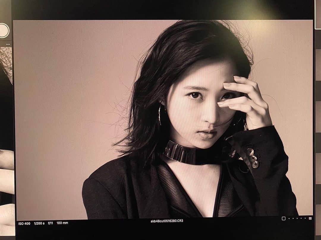 小栗有以さんのインスタグラム写真 - (小栗有以Instagram)「AKB48"元カレです" 本日発売です💿✨  今のAKB48で 新しいAKB48を 作り上げていくぞ！という 気持ちで今回も挑んでいます。 とても素敵な光を使ったMVや 勢いがありつつ女性らしさもある振り付けに注目して欲しいです！！  #AKB48 #元カレです」5月18日 12時19分 - yuioguri_1226