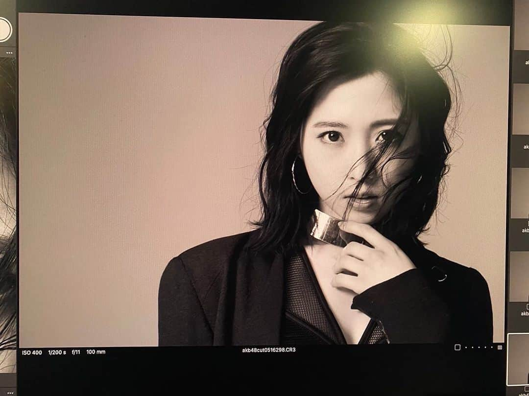 小栗有以さんのインスタグラム写真 - (小栗有以Instagram)「AKB48"元カレです" 本日発売です💿✨  今のAKB48で 新しいAKB48を 作り上げていくぞ！という 気持ちで今回も挑んでいます。 とても素敵な光を使ったMVや 勢いがありつつ女性らしさもある振り付けに注目して欲しいです！！  #AKB48 #元カレです」5月18日 12時19分 - yuioguri_1226