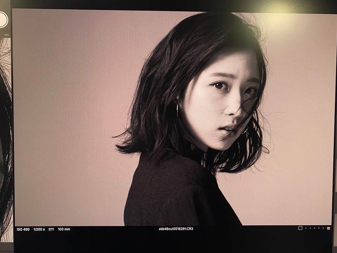 小栗有以さんのインスタグラム写真 - (小栗有以Instagram)「AKB48"元カレです" 本日発売です💿✨  今のAKB48で 新しいAKB48を 作り上げていくぞ！という 気持ちで今回も挑んでいます。 とても素敵な光を使ったMVや 勢いがありつつ女性らしさもある振り付けに注目して欲しいです！！  #AKB48 #元カレです」5月18日 12時19分 - yuioguri_1226