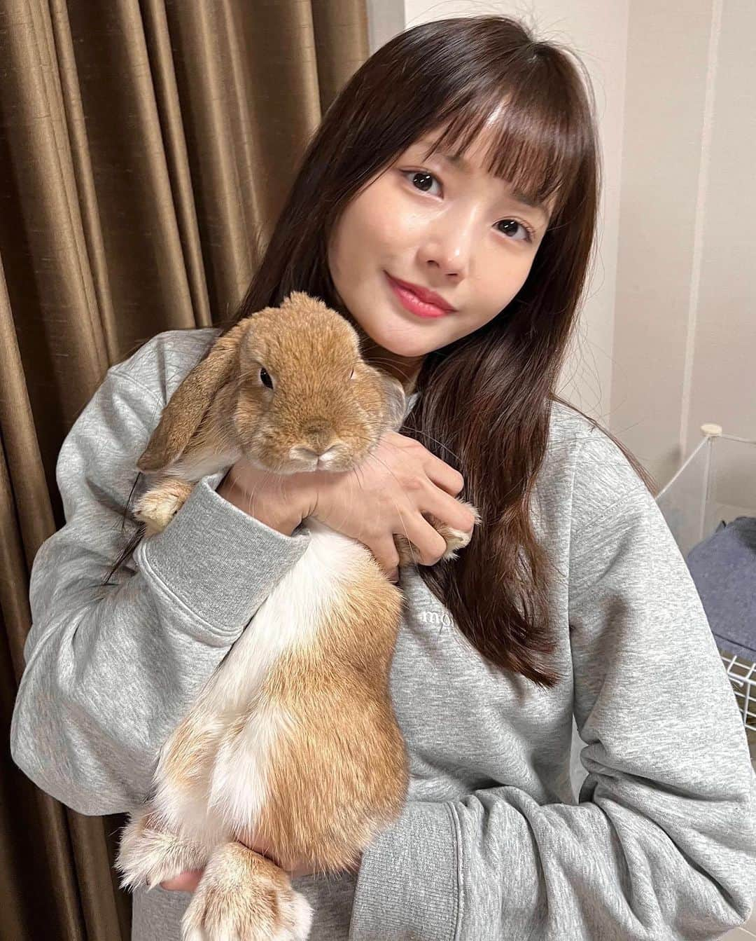 ハ・ヨンスさんのインスタグラム写真 - (ハ・ヨンスInstagram)「マヨ、ギューされたいだけだよ。 @mayo_le_lapin 🐇🌿」5月18日 12時20分 - hayeonsoo_