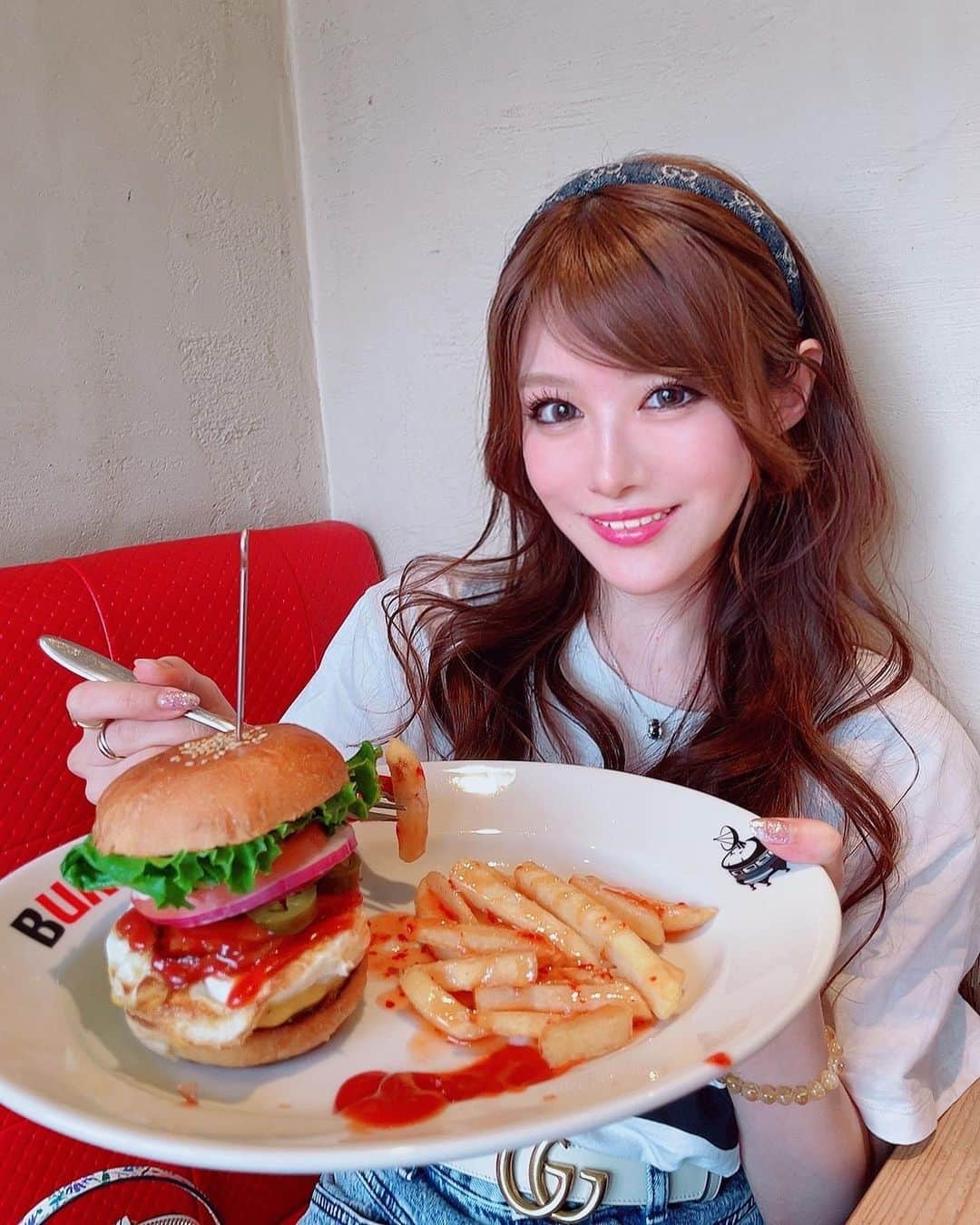 相沢みなみさんのインスタグラム写真 - (相沢みなみInstagram)「🍔🍟❤️ . #相沢みなみ」5月18日 14時00分 - epoint2016