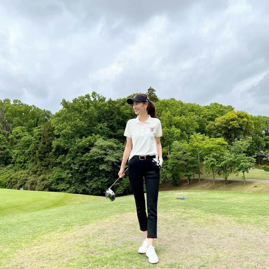 葛岡碧さんのインスタグラム写真 - (葛岡碧Instagram)「Golf⛳️今が一番気持ちいい季節🍃  ストレッチが効いてて、プレーしやすいパンツスタイルのウェアは　@champion_japan   @champion  #BeYourOwnChampion #ChampionJP #気持ちいいと夢中になれる  #PR  #葛岡碧ゴルフ」5月18日 18時35分 - midori_kuzuoka