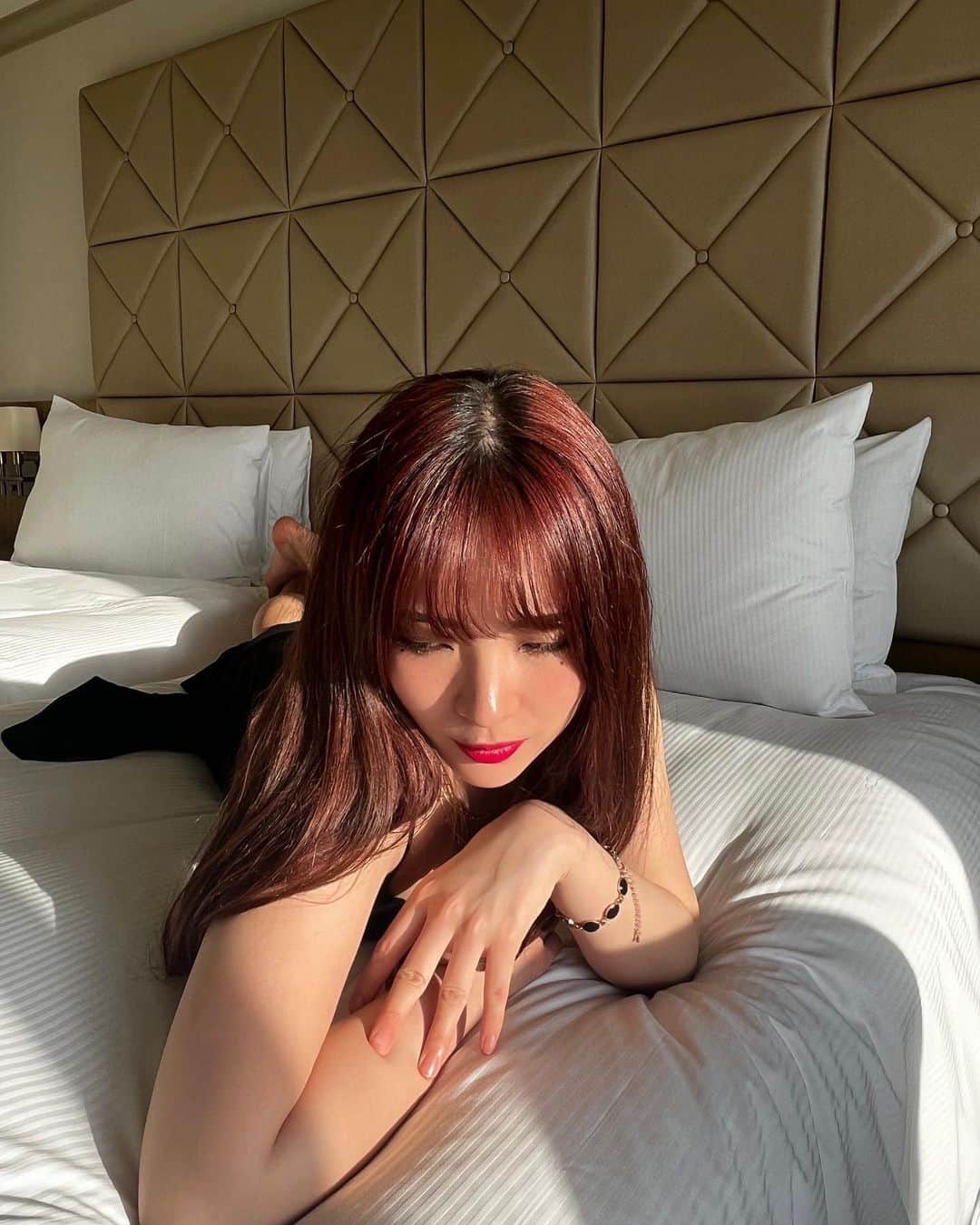中峰みあさんのインスタグラム写真 - (中峰みあInstagram)「🌇🌇🌇  BOOTHとFANTIAで通販始まりました☀️ぜひぜひ☺︎  #撮影 #被写体 #撮影モデル #ポートレート #セルフポートレート #夕焼け #夕景 #エクステ #赤髪 #写真撮影 #粉我 #照片 #日本的 #카메라 #좋아요환영 #메이크업 #화장	#셀카놀이 #패션스타그램 #攝影日常 #人像摄影」5月18日 21時25分 - mia_kumasan