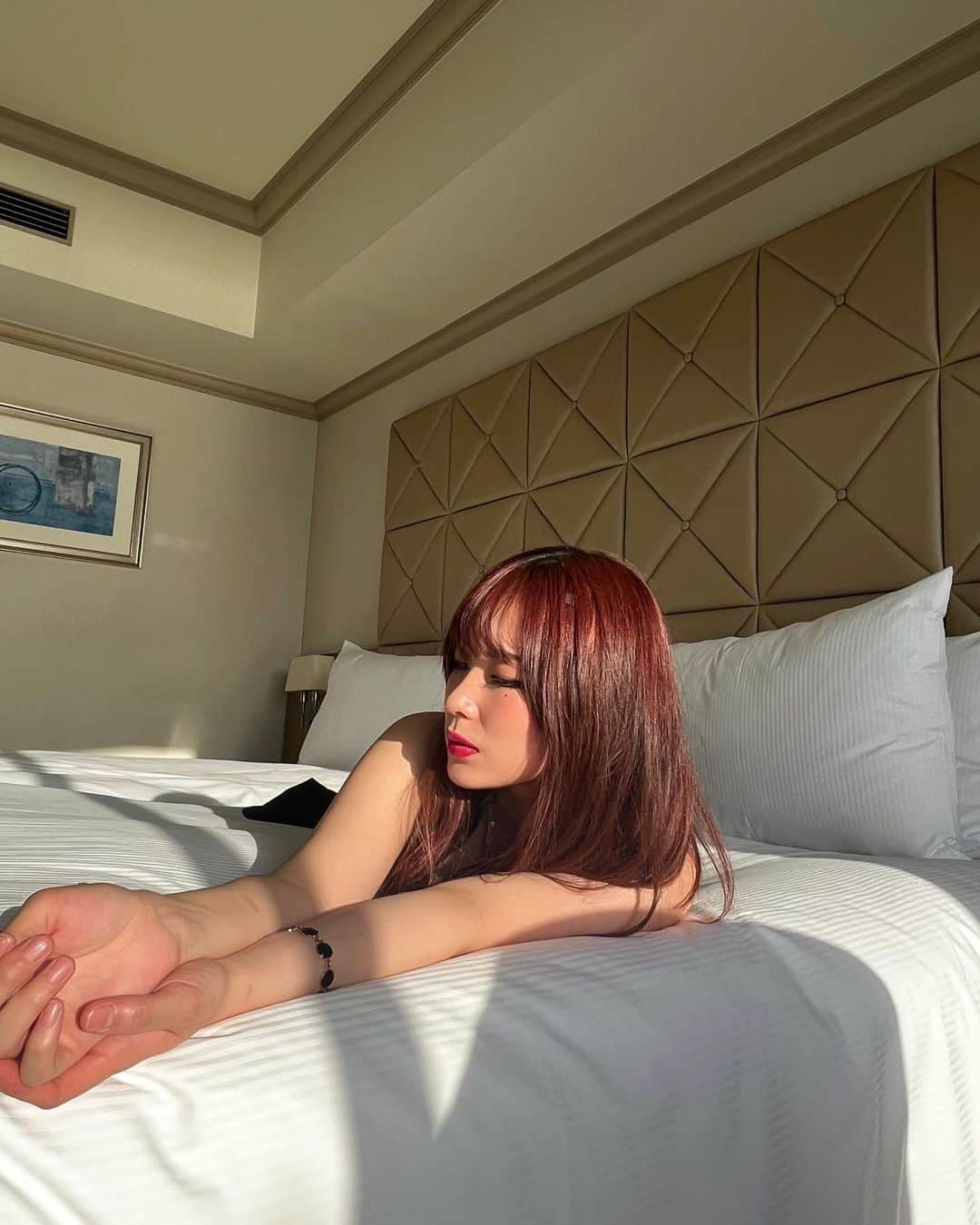 中峰みあさんのインスタグラム写真 - (中峰みあInstagram)「🌇🌇🌇  BOOTHとFANTIAで通販始まりました☀️ぜひぜひ☺︎  #撮影 #被写体 #撮影モデル #ポートレート #セルフポートレート #夕焼け #夕景 #エクステ #赤髪 #写真撮影 #粉我 #照片 #日本的 #카메라 #좋아요환영 #메이크업 #화장	#셀카놀이 #패션스타그램 #攝影日常 #人像摄影」5月18日 21時25分 - mia_kumasan