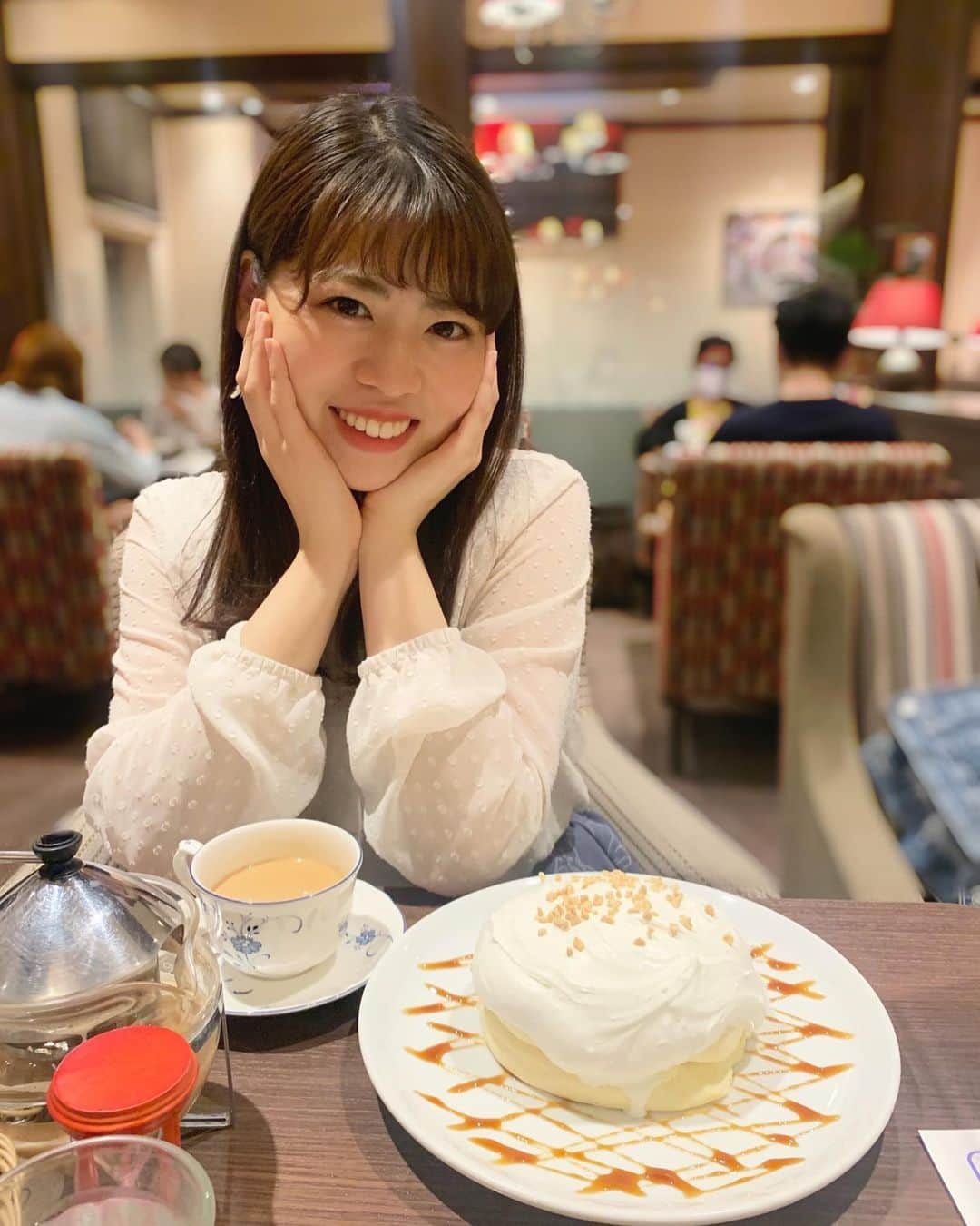 林莉世さんのインスタグラム写真 - (林莉世Instagram)「パンケーキ🥞❣️  #新潟ジョシ部 の取材以来大ファンの#高倉町珈琲 リコッタチーズのパンケーキとロイヤルミルクティをだいたい頼む❣️ スムージーも美味しい！  #リコッタチーズパンケーキ#パンケーキ#リコッタチーズ#チーズ#チーズ好き#カフェ#カフェ巡り#林莉世#アナウンサー#フリーアナウンサー#高倉町珈琲店」5月18日 22時01分 - rise_hayashi