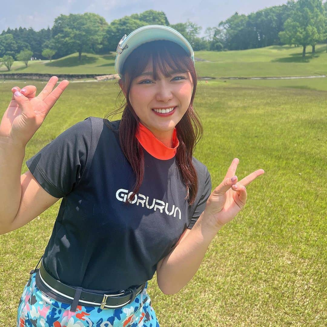 山内鈴蘭さんのインスタグラム写真 - (山内鈴蘭Instagram)「今日お天気良くて気持ちよかったな🥰 晴れゴルフ最高！梅雨、こないで😢 ． ． #ゴルフ #ゴルフウェア #gorurun #ゴルフコーデ #ゴルフ女子  #ゴルフ女子コーデ #ゴルフ好き #ゴルフファッション #モックネック #イーグルポイントゴルフクラブ」5月18日 22時45分 - xxsuzuranxx