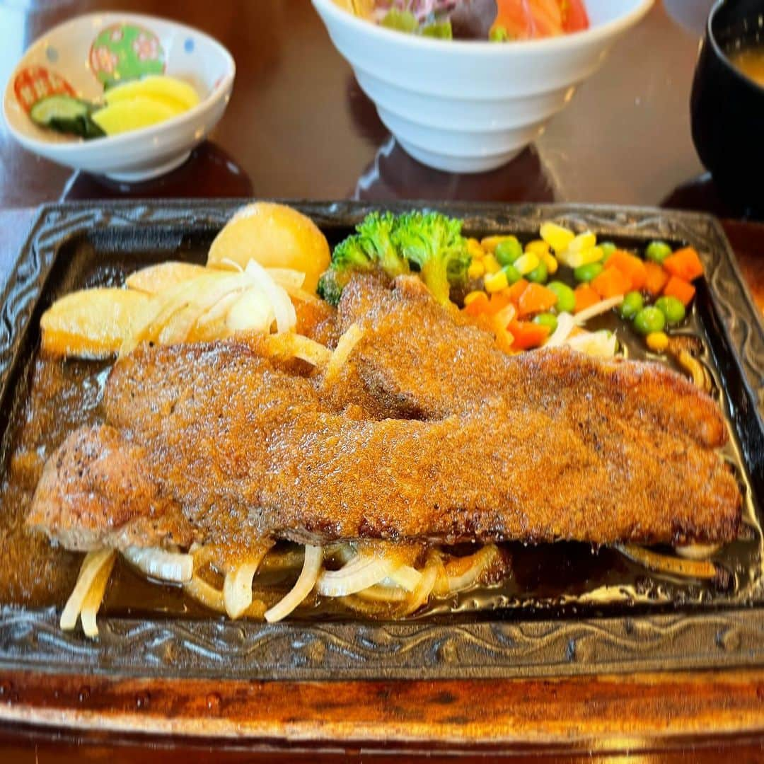 木村ひさしさんのインスタグラム写真 - (木村ひさしInstagram)「最高のおっさんの昼ごはん。 肉のふきあげ　牛生姜焼き #最高のおっさんの肉 #最高のおっさんのロケハン飯  #2022チャレンジ第二弾」5月19日 12時23分 - kimura.hisashi