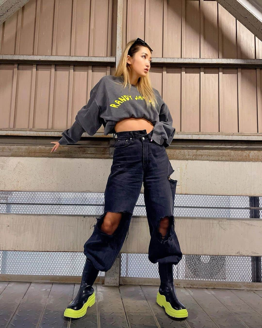 鈴木愛美さんのインスタグラム写真 - (鈴木愛美Instagram)「🖤🔥🖤🔥🖤🔥🖤🔥🖤  coordinate✴︎゜  sweat : @randyjamclub denim : @_pinky_shake_ boots : @sheinofficial @shein_japan sunglasses : @_pinky_shake_ （5枚目ブランドタグ付け有♡）  #Randyjam #pinkyshake ♡ #fashion #ootd #code #👠 #fashionista #fashiongram #ootdfashion #manyacode」5月19日 14時25分 - x.manya.x