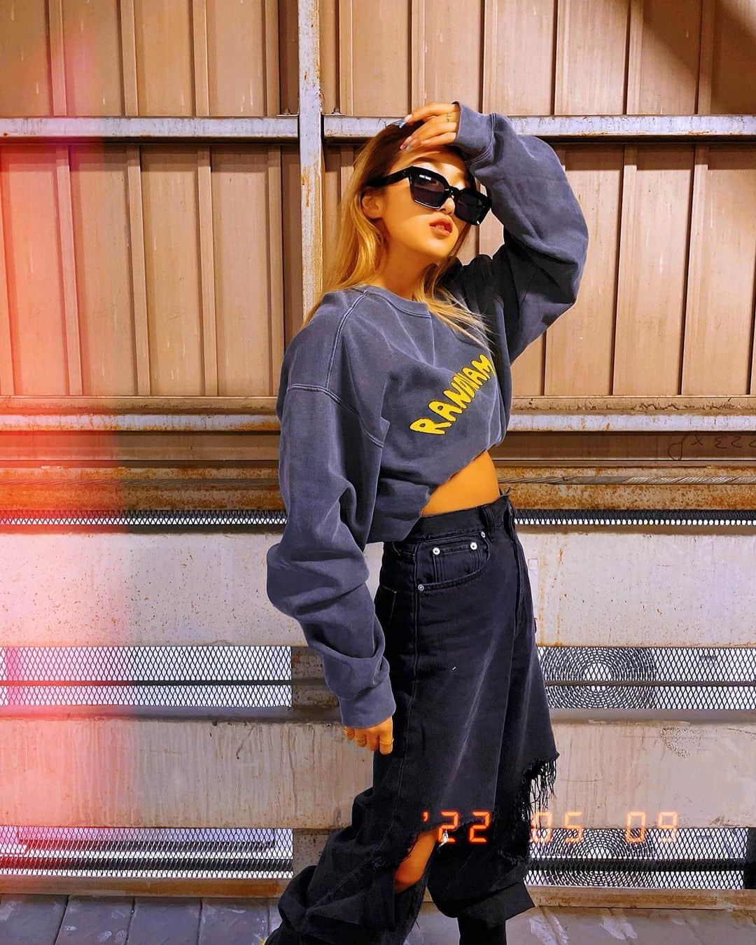 鈴木愛美さんのインスタグラム写真 - (鈴木愛美Instagram)「🖤🔥🖤🔥🖤🔥🖤🔥🖤  coordinate✴︎゜  sweat : @randyjamclub denim : @_pinky_shake_ boots : @sheinofficial @shein_japan sunglasses : @_pinky_shake_ （5枚目ブランドタグ付け有♡）  #Randyjam #pinkyshake ♡ #fashion #ootd #code #👠 #fashionista #fashiongram #ootdfashion #manyacode」5月19日 14時25分 - x.manya.x