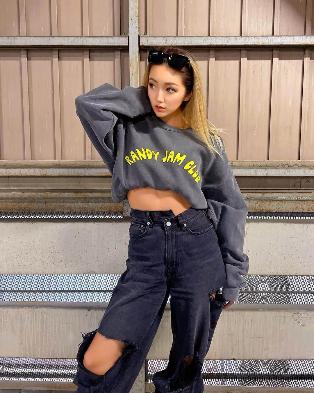 鈴木愛美さんのインスタグラム写真 - (鈴木愛美Instagram)「🖤🔥🖤🔥🖤🔥🖤🔥🖤  coordinate✴︎゜  sweat : @randyjamclub denim : @_pinky_shake_ boots : @sheinofficial @shein_japan sunglasses : @_pinky_shake_ （5枚目ブランドタグ付け有♡）  #Randyjam #pinkyshake ♡ #fashion #ootd #code #👠 #fashionista #fashiongram #ootdfashion #manyacode」5月19日 14時25分 - x.manya.x