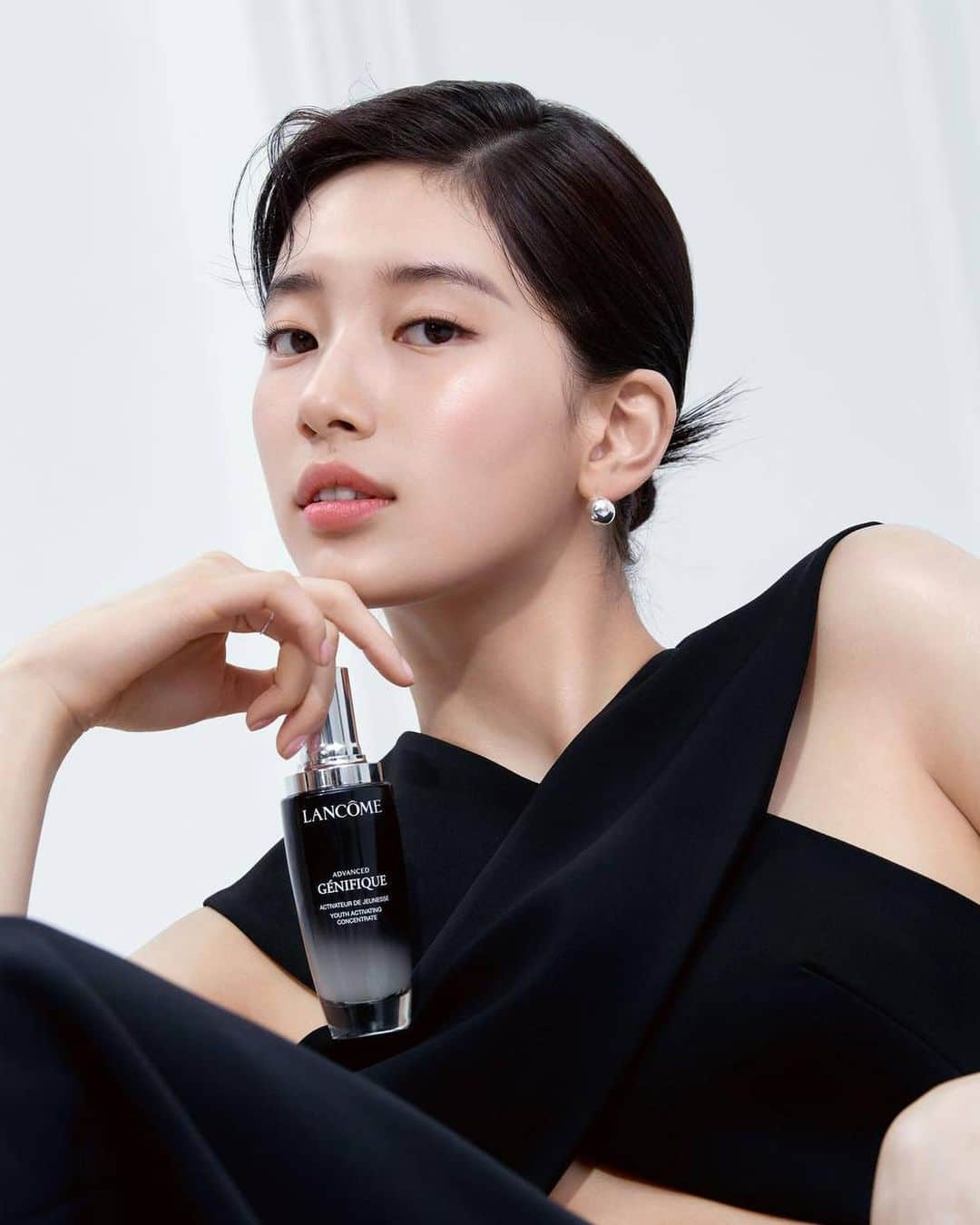 ペ・スジさんのインスタグラム写真 - (ペ・スジInstagram)「@lancomeofficial   제니피끄랑 🖤」5月19日 16時20分 - skuukzky