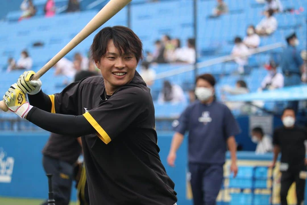 阪神タイガースさんのインスタグラム写真 - (阪神タイガースInstagram)「5月19日ヤクルト戦、本日の試合前練習の様子です！ #佐藤輝明 選手 #糸原健斗 選手 #長坂拳弥 選手 #近本光司 選手 #北條史也 選手 #中野拓夢 選手 #西純矢 選手 #渡邉雄大 選手 #齋藤友貴哉 選手 #原口文仁 選手 #阪神タイガース  #イチにカケル！」5月19日 17時54分 - hanshintigers_official