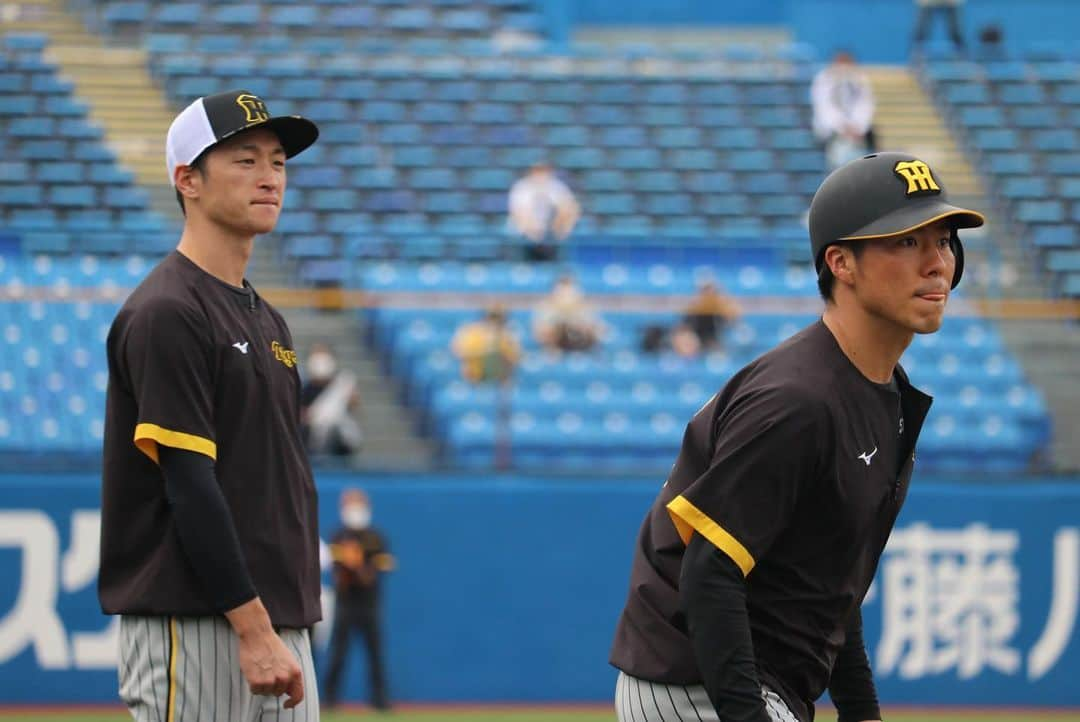 阪神タイガースさんのインスタグラム写真 - (阪神タイガースInstagram)「5月19日ヤクルト戦、本日の試合前練習の様子です！ #佐藤輝明 選手 #糸原健斗 選手 #長坂拳弥 選手 #近本光司 選手 #北條史也 選手 #中野拓夢 選手 #西純矢 選手 #渡邉雄大 選手 #齋藤友貴哉 選手 #原口文仁 選手 #阪神タイガース  #イチにカケル！」5月19日 17時54分 - hanshintigers_official