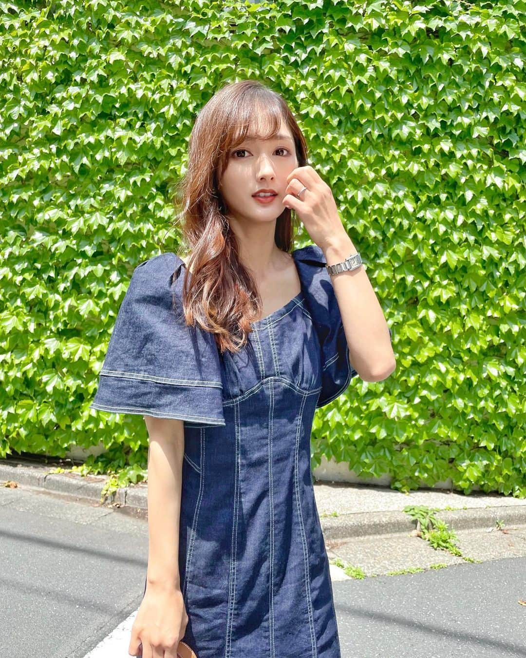 加藤瑠美さんのインスタグラム写真 - (加藤瑠美Instagram)「Volume Sleeve Day Dress💙 デニム素材だけど女性らしいシルエットが可愛い💐  dress @herlipto #herlipto  bag @hermes #hermes sandals @hm #hm  #coordinate#ootd#Japanese#japanesegirl#instafashion#rubi_fashion#ladydior#新米ママ#東京ママ#오오티디#아웃핏#年子ママ#東京ママ#男の子ママ#女の子ママ#年子育児#年子ママ#年子兄妹#ハーリップトゥー#エルメス#ピコタン」5月19日 18時10分 - katorubi