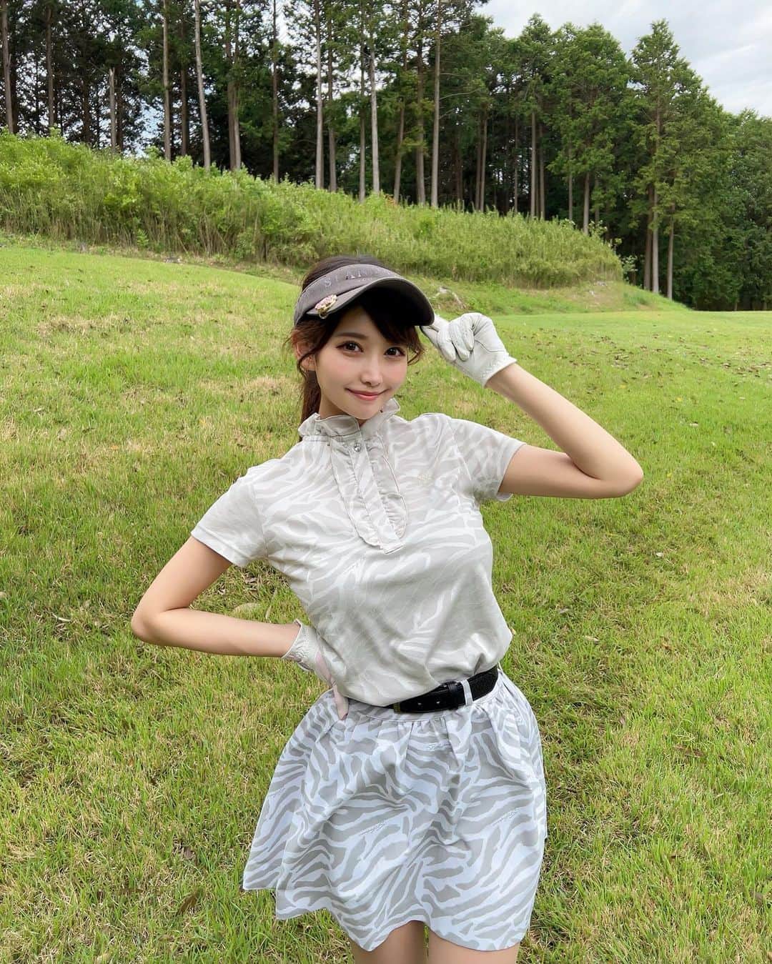 MAYUさんのインスタグラム写真 - (MAYUInstagram)「. ゼブラ柄のウェア🦓🤍 @standrews_jp  柔らかいグレーだから、ゼブラ柄だけど強くなりすぎなくていいっ🤍 トップスの首元のフリルもかわいいの〜！🦓✨ . . #ゴルフ女子#ゴルフ#ゴルフウェア#ゴルフコーデ#セントアンドリュース#golf#golfwear#fashion#golfgirl#golfcourse#golfclub#golfer#standrews」5月19日 18時15分 - mayu.kina_golf