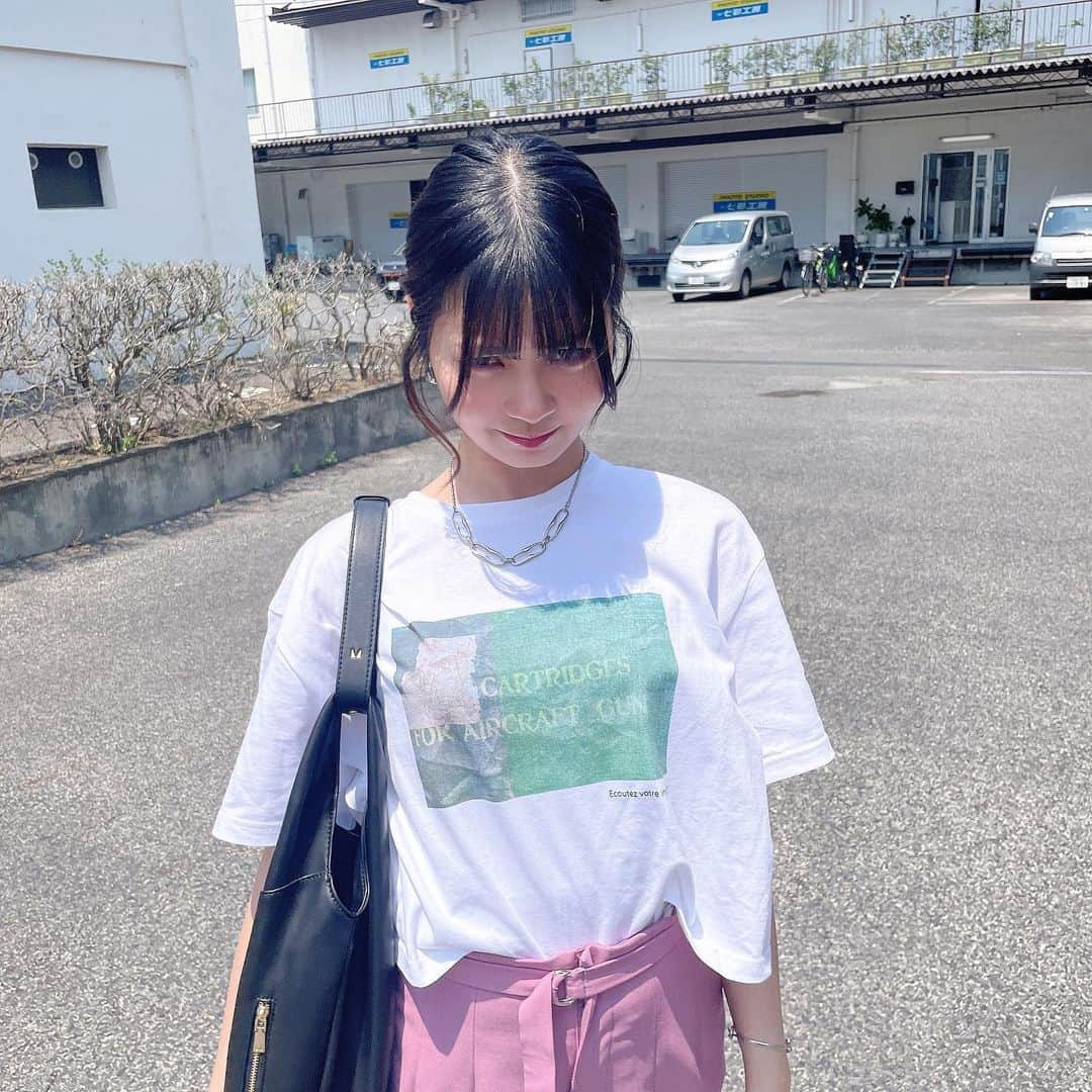 ゆなさんのインスタグラム写真 - (ゆなInstagram)「まだお目目が治ってないので 寄りの写真は目隠しで🫥 今日はすごく天気が良くて気持ちよかったねぇん✨✨  7枚目、え、眩しくない？ 8枚目、眩しくて目が開かない 9枚目、急に風くるじゃん🫠」5月19日 20時09分 - _yunachannel