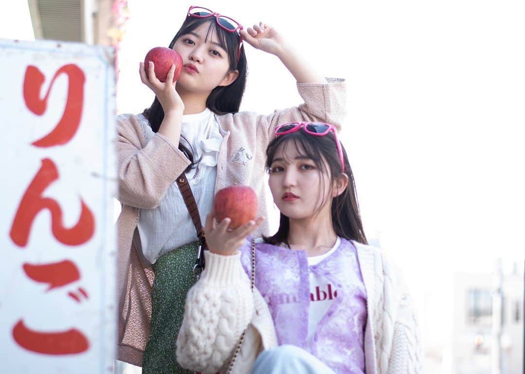 りんご娘さんのインスタグラム写真 - (りんご娘Instagram)「#行こうよ弘前神戸インスタグラムキャンペーン   石井果実店さんにお邪魔しました！昨年100年目を迎えたそうです！！おめでとうございます😊 たくさんの美味しそうな果物がありました！！ 是非、寄ってみてください🌟  #弘前#土手町#石井果実店#果物#りんご#100周年#おめでとうございます#りんご娘#ご当地アイドル#ピンクレディ#スターキングデリシャス」5月19日 21時31分 - _ringo.musume.com_