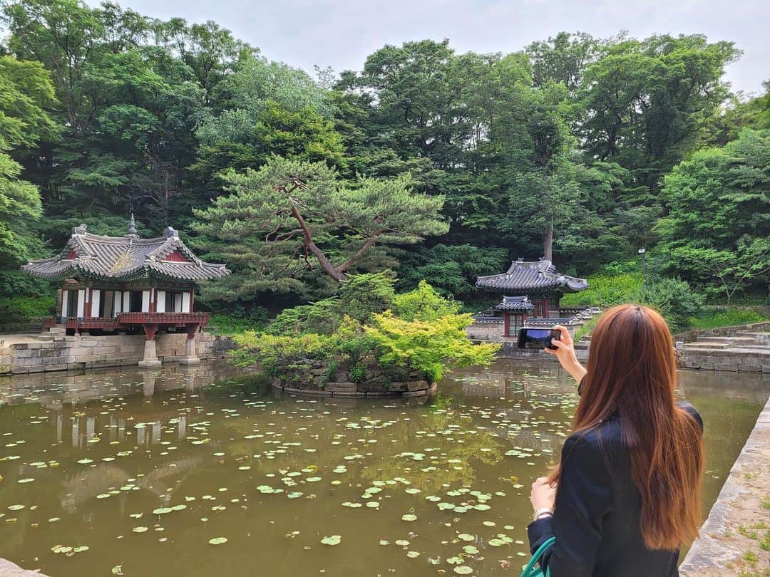 ユ・イニョンさんのインスタグラム写真 - (ユ・イニョンInstagram)「_ . . 여기 참 예쁘다 . #창덕궁」5月19日 22時20分 - country_min