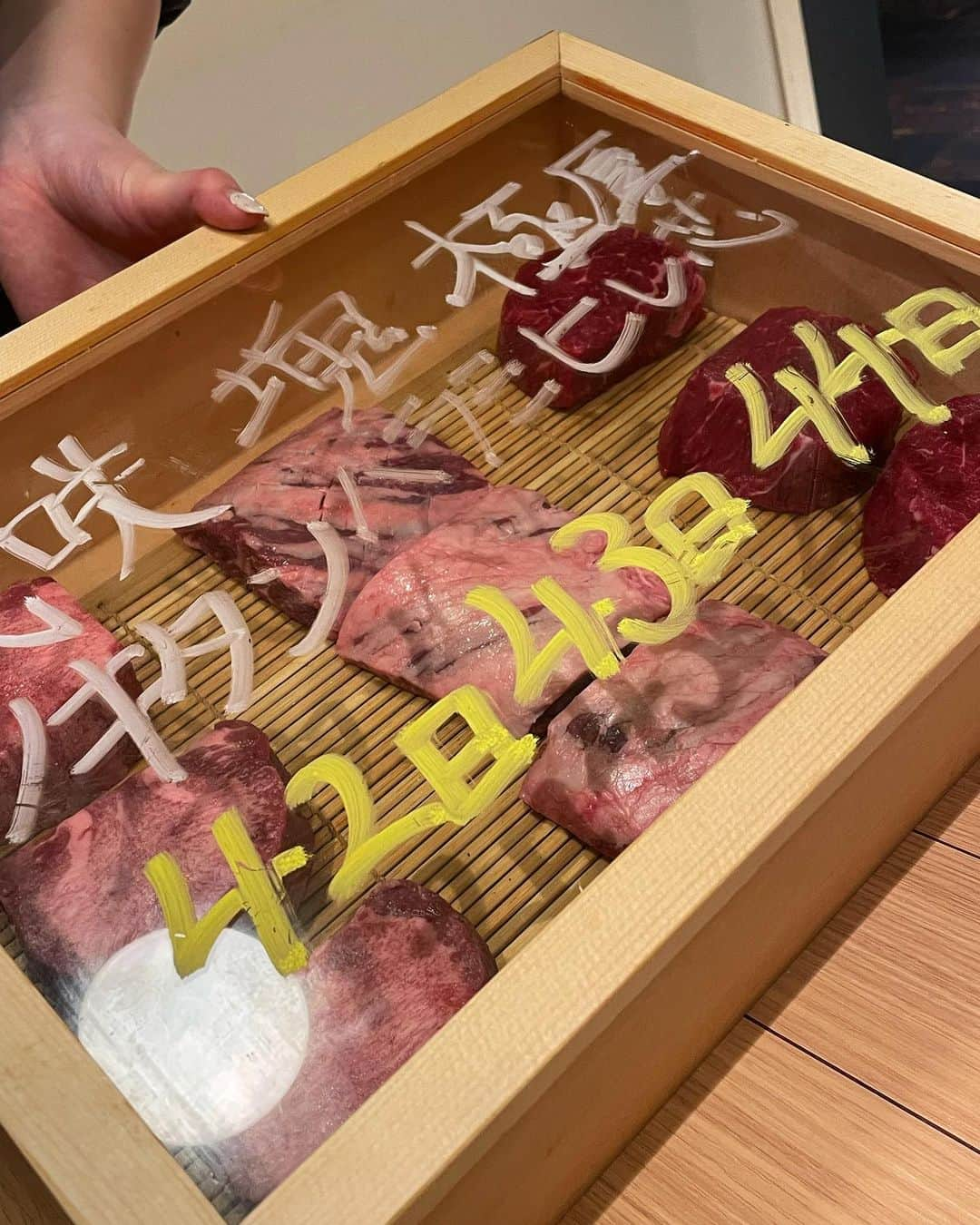 サキ吉さんのインスタグラム写真 - (サキ吉Instagram)「旦那と焼肉デート🥩‪🔥 六本木って焼肉屋さん多くて 今まで2人で色々行ったけど、 ここはめちゃくちゃコスパ良くて大満足だったー🤭❤️ ． 肉源 六本木店✨ 個室限定の極コースにしたんだけど 味も美味しいし飽きないし ボリュームも良き！！！！👌 特に選べる熟成肉が最高😢💕 うちらは牛タンにした！！🐮 店員さんもテキパキしてて接客もとても素敵で…… 空間含めて最後まで楽しめた❤️ ． お腹いっぱいで幸せだった😍😍😍 ． ． PR @nikugen_official #熟成焼肉 #六本木焼肉 #焼肉女子 #個室焼肉 #個室限定コース #予約限定 #肉源 #肉源六本木」5月20日 10時31分 - sakikichi1201