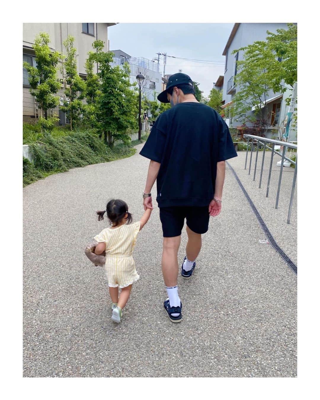 高山直子さんのインスタグラム写真 - (高山直子Instagram)「記録📸 1枚目の写真、娘のキャラがよく出てる🤣 活発で何より👧🏻  #家族旅行 #1歳8ヶ月」5月20日 11時51分 - nao_70koro