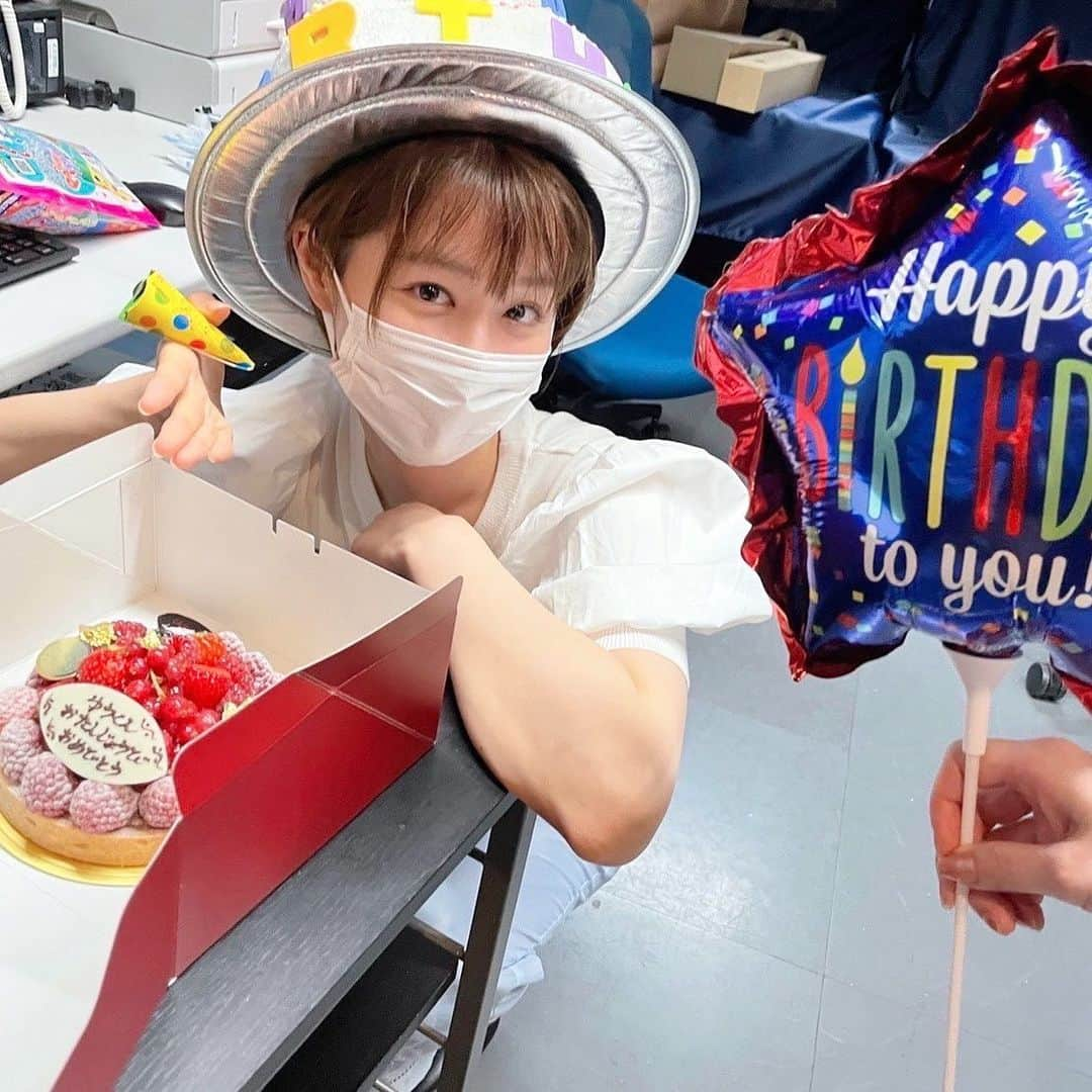 佐藤ちひろさんのインスタグラム写真 - (佐藤ちひろInstagram)「5月19日は澤部佑さんのお誕生日でした🎉  僭越ながらバスケファイブでお祝いをさせていただきました！  どんな時もフォローしてくださる天才すぎる芸人さん。 ご一緒することができ本当に光栄です！  バスケ界を盛り上げられるようにわたしも微力ながら頑張ります💪  毎週土曜日午前11時からはバスケファイブ🌟 明日の放送もぜひご覧ください〜  #バスケ　#バスケットボール　#🏀　#basketball #お誕生日　#お誕生日会」5月20日 11時54分 - chihiro.sato_ex