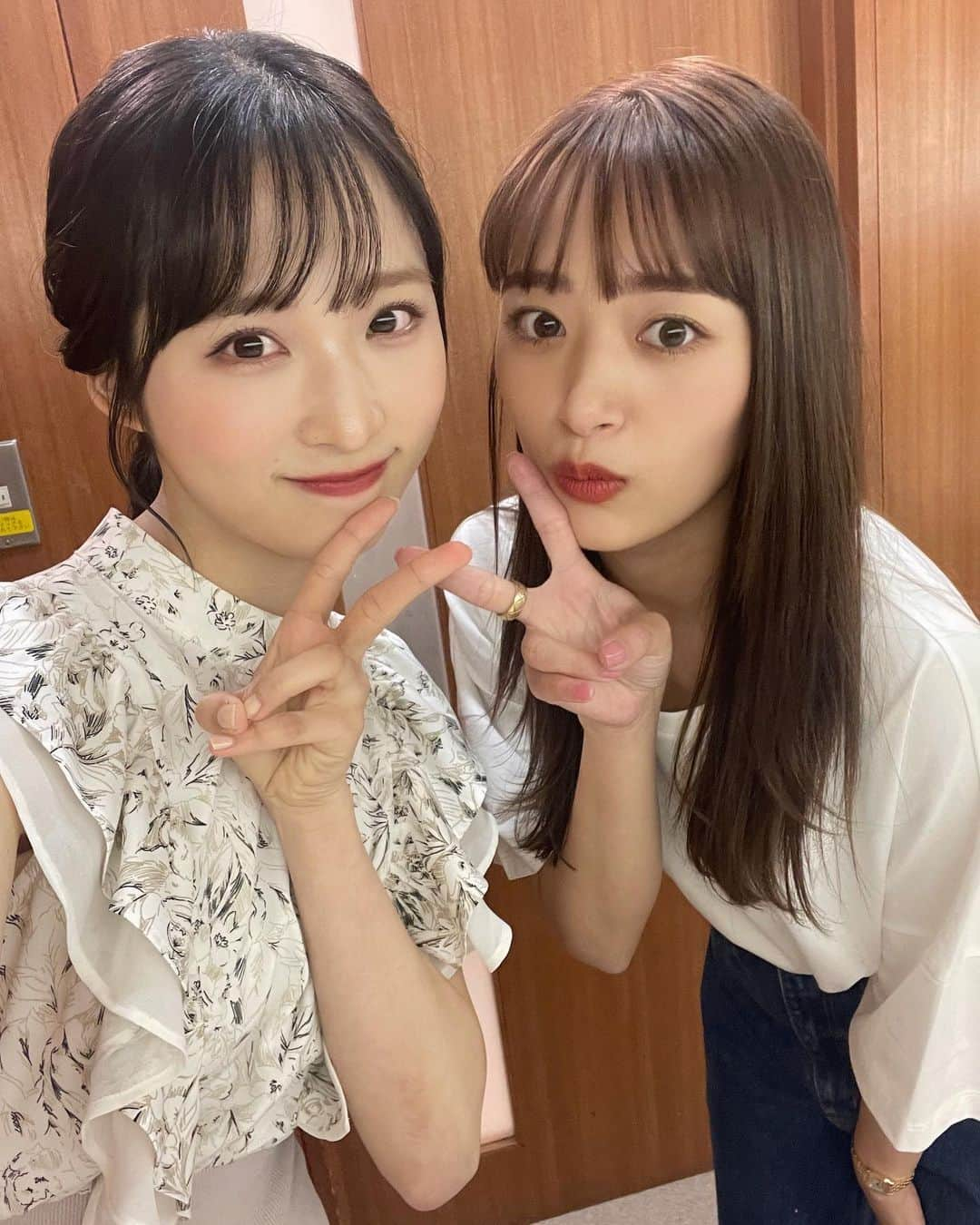 近藤千尋さんのインスタグラム写真 - (近藤千尋Instagram)「ラヴィット ありがとうございました💕😍  #小栗有以　ちゃん☺️ @yuioguri_1226  CM中もお話ししてくれて ありがとうだよーー❤️ 可愛くていい子でメロメロ🤤  #LoveMeDo  さんに @lovemedo_fortunteller  占ってもらえて、、！！ 芸能界生き残り3位に選ばれ 76歳まで安泰だと言われて幸せ！笑 ほそーくながーく頑張ります😍笑 あと しょーごさんの身長は、本当に伸びてた！笑  TVerで是非見てみてね📺♥️  ウェア、ベルト @longchamp  アクセサリー @e.m.portrait  シューズ @dianashoespress」5月20日 14時38分 - chipichan.1215