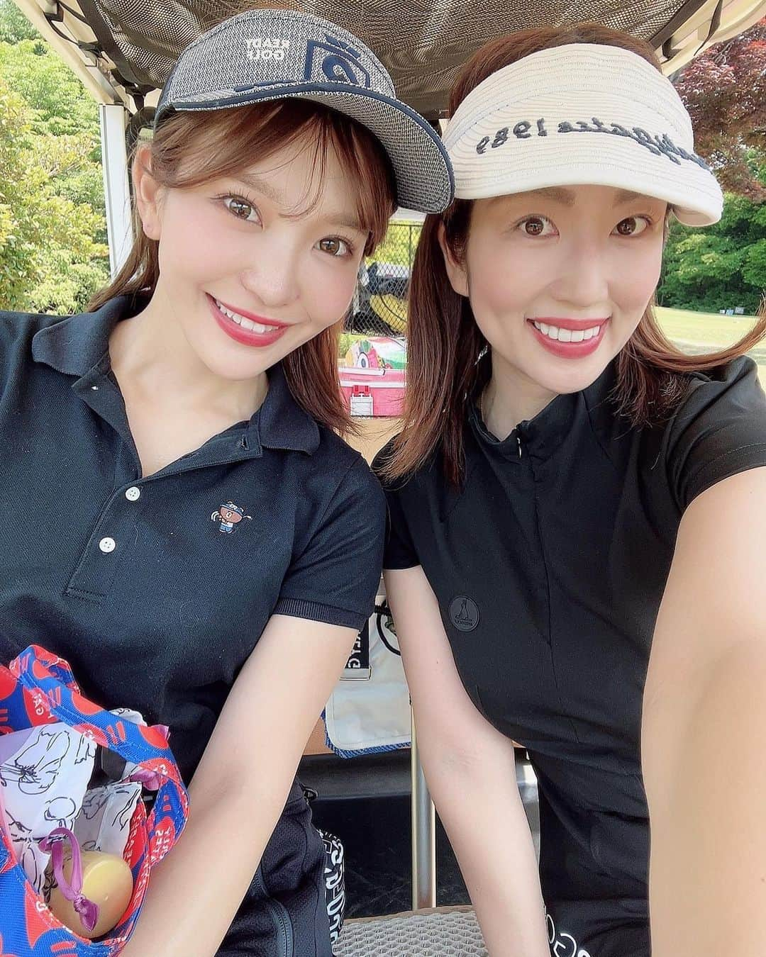 庄司ゆうこさんのインスタグラム写真 - (庄司ゆうこInstagram)「ここちゃんと去年の11月ぶりにゴルフ⛳️ 妊娠8ヶ月の時だったからボール拾うのにお腹が邪魔で足開いて拾っていたのがすでに懐かしい🤣笑 そしてここちゃんとゴルフ行く時は必ず快晴☀️今回も晴れ女炸裂しました😆 ゴルフ日和でレッスンプロ付けてのラウンドレッスン、最高に楽しかった😆 そしてゴルフウェアは @fr2golf だよ✨バックショットのデザインも可愛く通気性よくて着心地抜群！！ この日は一緒じゃなかったんだけど、ここちゃんとお揃いウェアです❣️ プロに教えてもらいながらだったから2人ともスコア良くってご機嫌で帰りました🤗笑 #fr2ゴルフ#ゴルフウェア#ゴルフ女子 #ゴルフコーデ#ゴルフ好きな人と繋がりたい#ラウンドレッスン#レッスンプロ#埼玉ゴルフ#岡部チサンカントリークラブ」5月20日 15時30分 - yuko.shoji