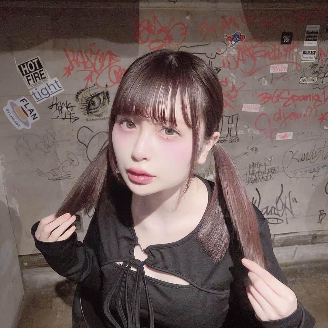 宮内凛さんのインスタグラム写真 - (宮内凛Instagram)「. . 推し？🖤 . .  #idol #셀스타 #데일리코디 #오오티디룩 #옷스타그램 #얼스타 #自拍 #模特 #粉我 #赞」5月20日 20時01分 - miyauchi_rin