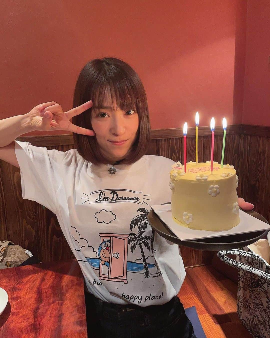 古川真奈美さんのインスタグラム写真 - (古川真奈美Instagram)「. . 昨日は、みひろちゃんの誕生日会🎂✨ てじさまとお祝い🥳🥂 ⁡ 奇跡の40歳すぎる…😍💕 誕生日当日に、満面の笑みでドラえもんTシャツきて登場してきたww 40歳でこのTシャツ似合う人この人しかおらん😂🙌🏻優勝🏆👏🏻👏🏻 ⁡ そして、酔っ払って泣き出すてじさまwww 相変わらずみんなキャラ強すぎて面白い！！ ⁡ みひろちゃん、素敵な一年にしてね☺️♡ ⁡ ⁡ #誕生日会 #みひろ ちゃん #手島優 さま #birthday #instalike #instamood  #ootd #东京 #扎心了 #ow #맞팔 #instapic  #팔로우미 #instaphoto #instagravure #girl #follow #followme #グラビア #japanesegirl #selfies #gravure」5月20日 22時16分 - mana_0619