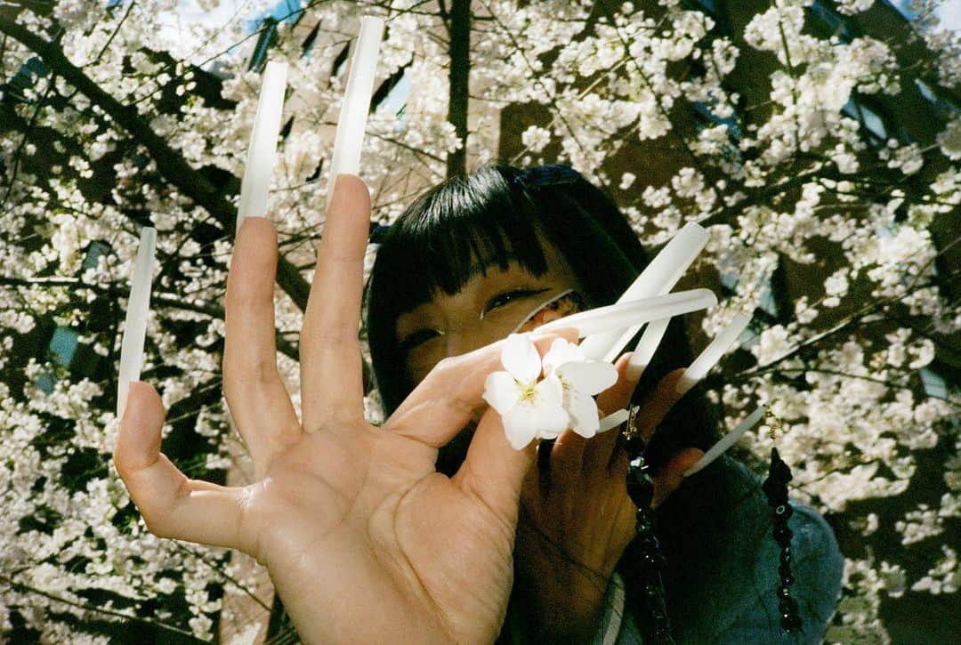 Mei Kawajiriさんのインスタグラム写真 - (Mei KawajiriInstagram)「“Nails are my secret weapon. I feel my look is completed with my nails “  @voguemagazine @luisa_opalesky @asamimatsuda @maggiechatter」5月21日 8時49分 - nailsbymei