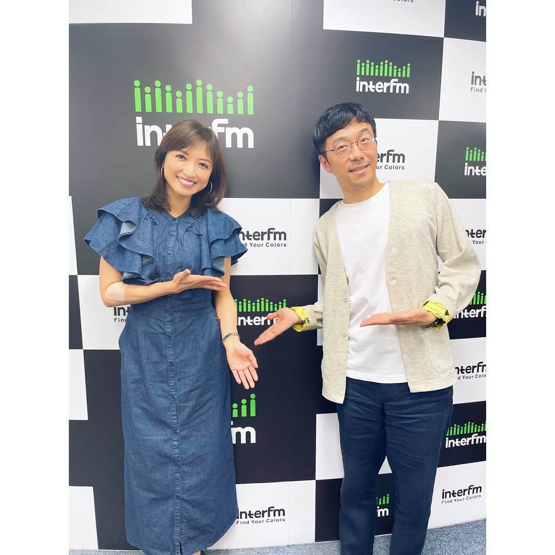 望月理恵さんのインスタグラム写真 - (望月理恵Instagram)「この後11時から InterFMの「Find Your Colors with TOKYO RAINBOW PRIDE」に出演します。  パーソナリティーは ブルボンヌさん❣️ 「女装すればよかったー」 と言っていたので一枚目では 顔を隠しました😋  久しぶりだったこともあり、 ただただ2人で自由に 喋ってしまいました笑 放送できるところ、、 ありますように😂  #Interfm#ラジオ #tokyorainbowpride  #ブルボンヌ #同い年 #ラジオ楽しいです！！！」5月21日 10時12分 - mochiee28