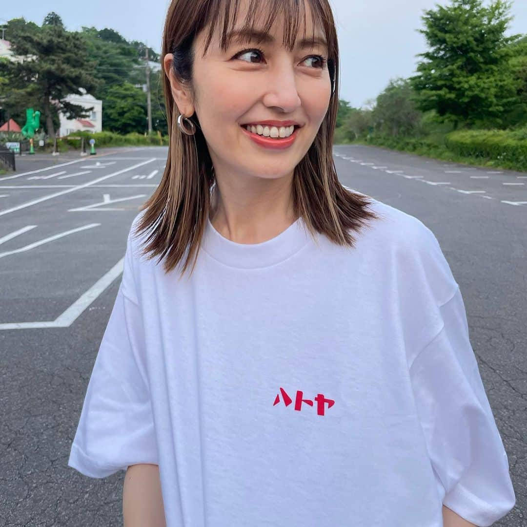 矢田亜希子さんのインスタグラム写真 - (矢田亜希子Instagram)「フォント好きにはたまらない❤️ #私服#Tシャツ#ロゴtシャツ #フォント#ハトヤ#一目惚れ#可愛い#フォント好き#ロゴt #ロゴt好き ジャケット #sacai デニム #theory#jbrand  Tシャツ#ハトヤ スニーカー#atranticstars (かりちゃんからのプレゼント💕履いてるよー)」5月21日 11時45分 - akiko_yada