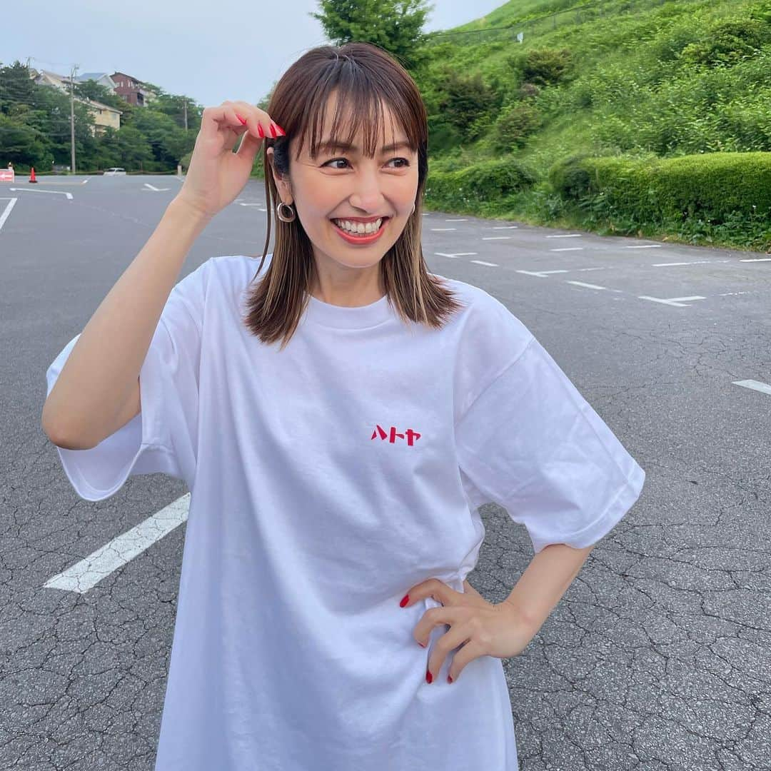 矢田亜希子さんのインスタグラム写真 - (矢田亜希子Instagram)「フォント好きにはたまらない❤️ #私服#Tシャツ#ロゴtシャツ #フォント#ハトヤ#一目惚れ#可愛い#フォント好き#ロゴt #ロゴt好き ジャケット #sacai デニム #theory#jbrand  Tシャツ#ハトヤ スニーカー#atranticstars (かりちゃんからのプレゼント💕履いてるよー)」5月21日 11時45分 - akiko_yada