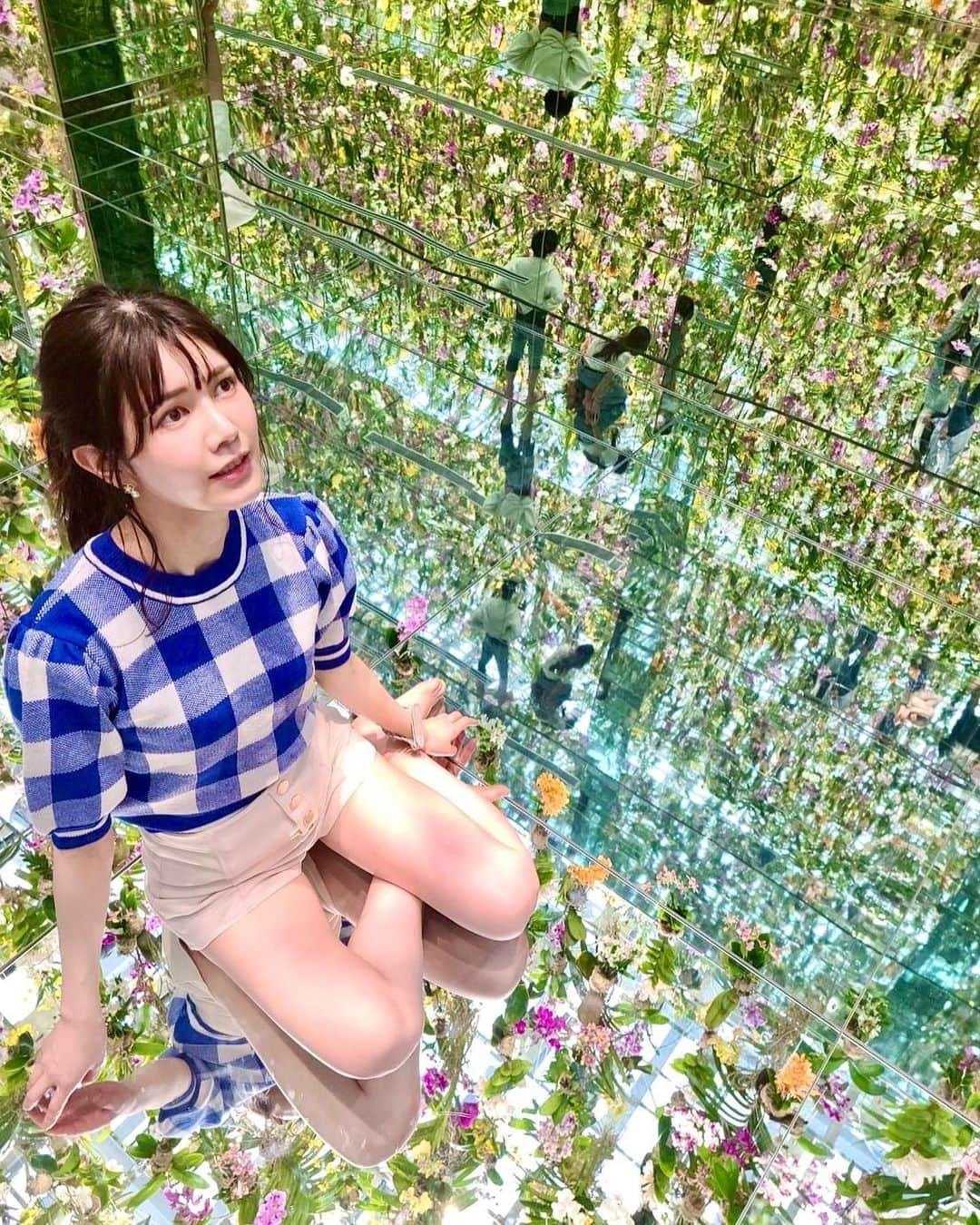 IKUMIさんのインスタグラム写真 - (IKUMIInstagram)「💐 お花の空間💐  インスタで見て、 造花とプロジェクションマッピングみたいなものかな〜 と思ってたら まさかの全部生花で🌷  こんなにお花に囲まれることないから 本当に癒された♡  .  #チームラボ#チームラボ豊洲 #チームラボボーダレス #チームラボプラネッツ #teamlab #teamlabplanets #東京観光#東京旅行#美脚#生足#グレイル#grl購入品 #素足#legslegslegs #legsfordays #legsfetish #小顔 #モデル募集 #モデルさんと繋がりたい #モデルになりたい #カメラマン募集 #ファインダー越しの世界#ファインダー越の風景 #ハーフ顔#ハーフモデル#ハーフ#modelfashion #asianbeauty #asiangirls #asianmodel」5月21日 20時03分 - miiiino3o