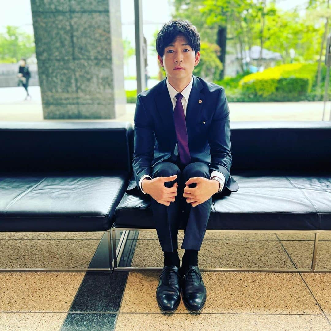 松下洸平さんのインスタグラム写真 - (松下洸平Instagram)「あれ？この椅子。この座り方。  青ちゃん？🍋」5月21日 20時32分 - kouheimatsushita_official