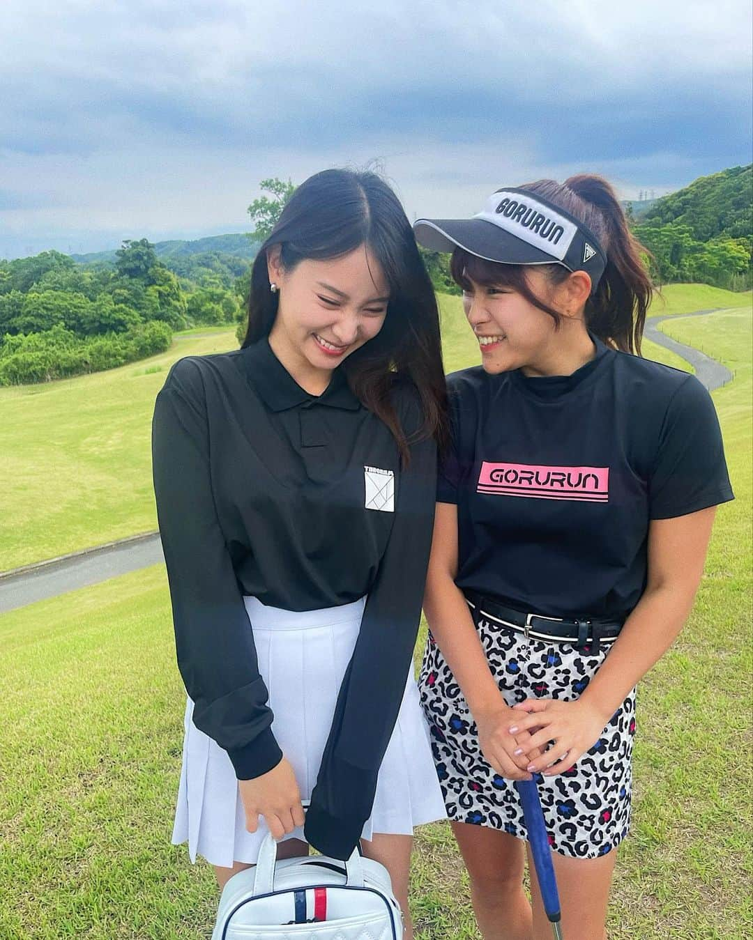 永尾まりやさんのインスタグラム写真 - (永尾まりやInstagram)「今日はラウンドでまさかの鈴蘭と前後というすごい奇跡😂  記念に写真撮ったよ👭♡  #ゴルフ女子」5月21日 21時57分 - mariyagi_san