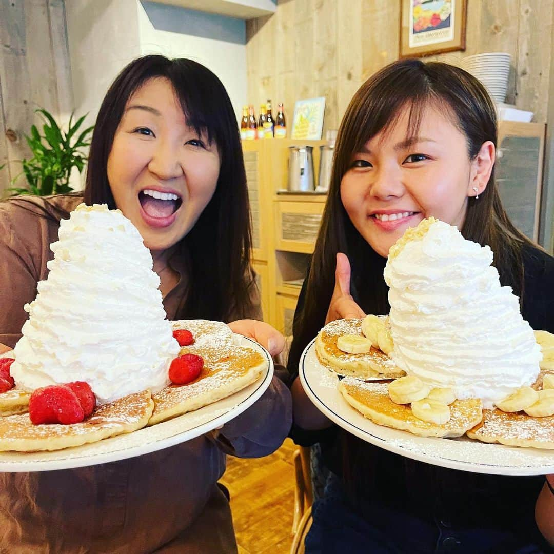 北斗晶さんのインスタグラム写真 - (北斗晶Instagram)「昨日は… 先月、我が娘になった ✨女子プロレスラーで長男の嫁の凛ちゃんこと  ✨門倉凛✨と仕事終わりで数時間だけど合流して、ショッピング😀  娘のいない私に娘が出来、一緒に買い物して 一緒にパンケーキ食べて🥞 楽しい時間でした😀  お互いに忙しいけど、こんな時間も大切❤️ 娘よ😁また行こう〜。  ✳️凛ちゃんもインスタとブログをやってますので、宜しければ遊びに行ってやってくださいね。  @rin27.mvs  @marvelous_prowrestling   #門倉凛  #嫁  #娘と買い物」5月21日 22時46分 - hokutoakira_official