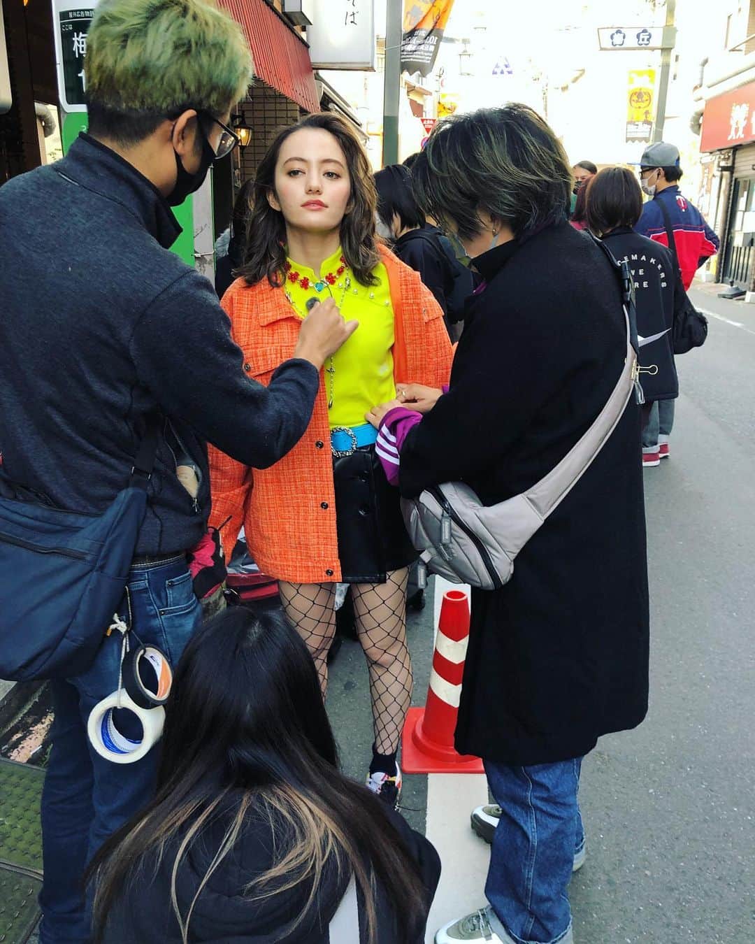 アヤカ・ウィルソンさんのインスタグラム写真 - (アヤカ・ウィルソンInstagram)「___🎬\ Hulu original drama /  Huluオリジナルドラマ 「あなたに聴かせたい歌があるんだ」 がいよいよ配信始まりました！！  私が演じる、インフルエンサーのKeiko(ケイコ)は 7話にて登場致します！！  オムニバススタイルのこのドラマですが、 脚本も演出も 個人的にめちゃくちゃいいと思っているので 7話だけでなく、総まとめで観ていただきたいです☺️  よろしくお願いします！！  Some back scene photos from the shoot of a Hulu original drama. Just started streaming from 5/20 and the whole script and the filming in amazing so hope you guys can check it out;)  #あなたに聴かせたい歌があるんだ  #あな歌 #hulu #huluオリジナル   #燃え殻　 #萩原健太郎 監督 #アヤカウィルソン」5月22日 3時26分 - ayakawilson_official