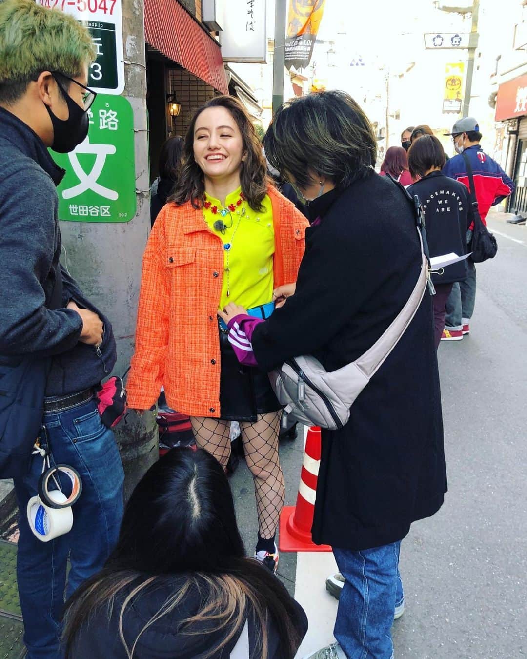 アヤカ・ウィルソンさんのインスタグラム写真 - (アヤカ・ウィルソンInstagram)「___🎬\ Hulu original drama /  Huluオリジナルドラマ 「あなたに聴かせたい歌があるんだ」 がいよいよ配信始まりました！！  私が演じる、インフルエンサーのKeiko(ケイコ)は 7話にて登場致します！！  オムニバススタイルのこのドラマですが、 脚本も演出も 個人的にめちゃくちゃいいと思っているので 7話だけでなく、総まとめで観ていただきたいです☺️  よろしくお願いします！！  Some back scene photos from the shoot of a Hulu original drama. Just started streaming from 5/20 and the whole script and the filming in amazing so hope you guys can check it out;)  #あなたに聴かせたい歌があるんだ  #あな歌 #hulu #huluオリジナル   #燃え殻　 #萩原健太郎 監督 #アヤカウィルソン」5月22日 3時26分 - ayakawilson_official