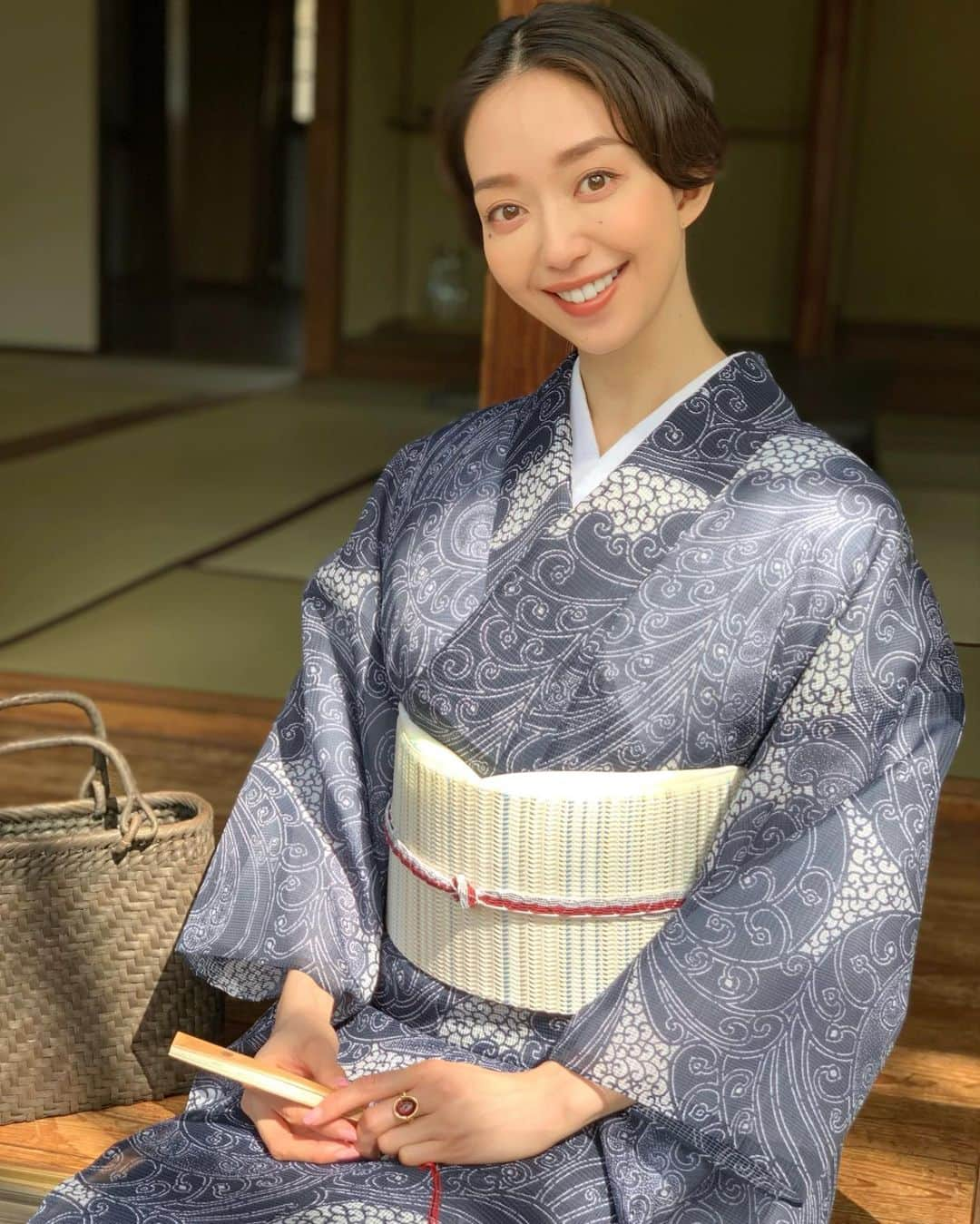 松島花さんのインスタグラム写真 - (松島花Instagram)「: 美しいキモノ夏号👘 発売中です😌🎐 是非ご覧になって下さい✨ : @utsukushiikimono  #美しいキモノ #着物 #浴衣」5月22日 9時48分 - hana_matsushima_official