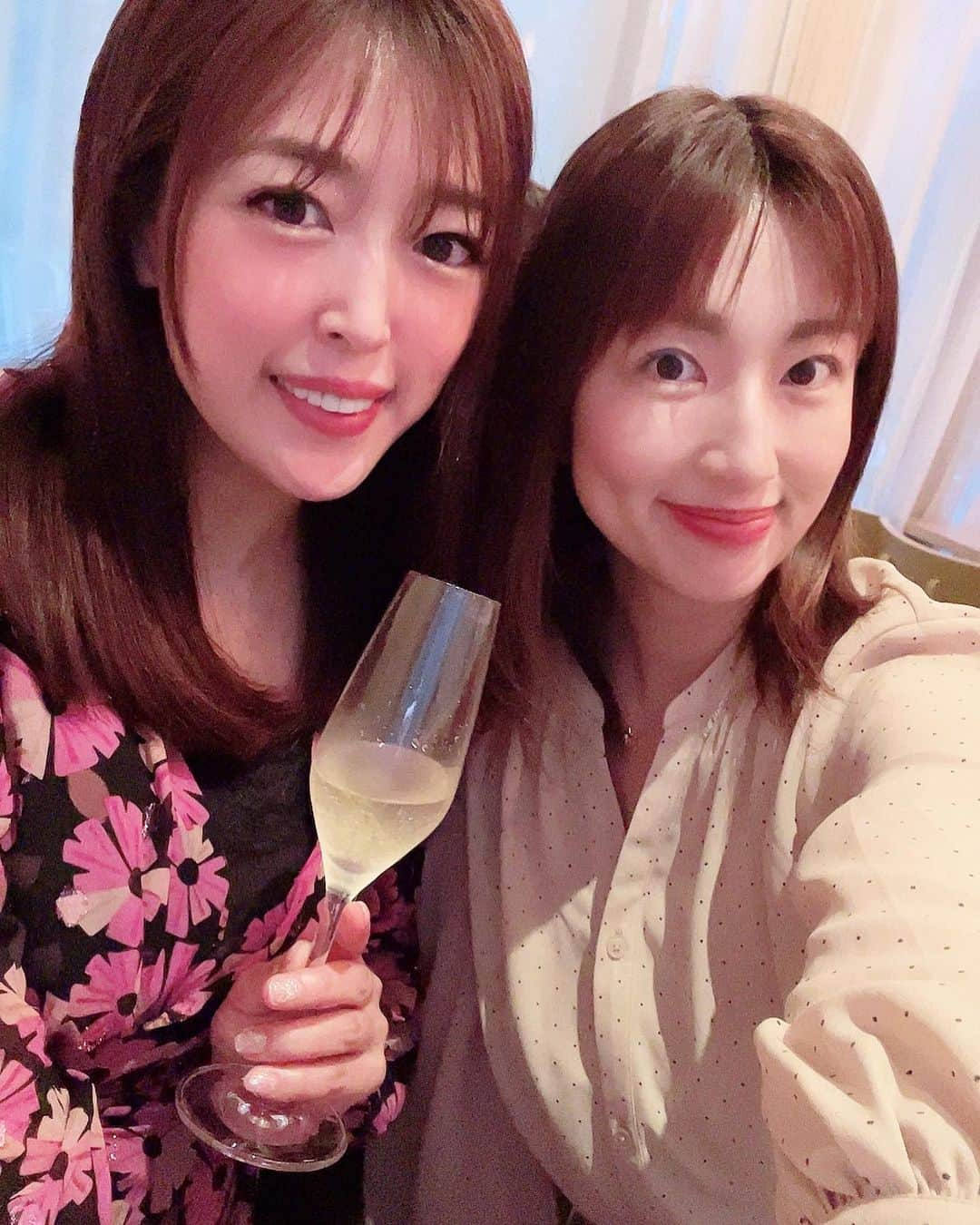 庄司ゆうこさんのインスタグラム写真 - (庄司ゆうこInstagram)「元SKE48の手束真知子ちゃんと💓 恵比寿にある大好きなカフェ @dot.eatery_andbar でご飯したよ✨ まちこちゃんは秋葉原でグラビアアイドルちゃんが働いているカフェを経営していてやり手女性経営者だからテンポ早くて意気投合したよ❣️ レスポンス早い人大好き💕 はるぴょんも抱っこしてもらえたー✨ #グラビアアイドル#元ske48#元sdn48#恵比寿カフェ#赤坂#インターコンチネンタル#女性経営者#起業家#起業家女子」5月22日 10時08分 - yuko.shoji