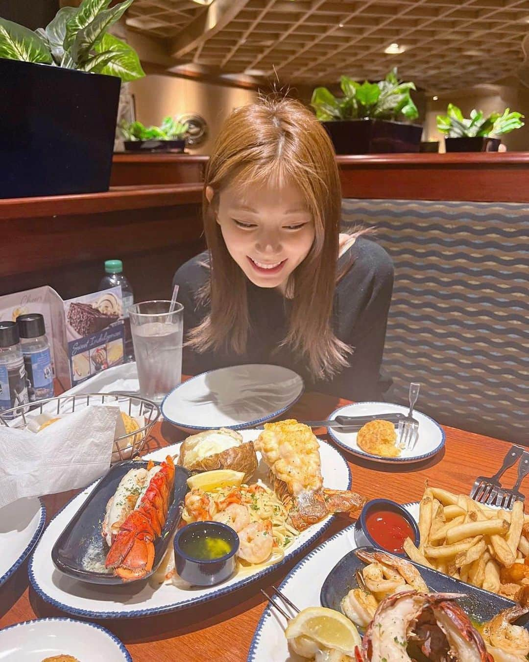 ツウィさんのインスタグラム写真 - (ツウィInstagram)「🗽🏛Lobster is yummy🤍」5月22日 14時27分 - thinkaboutzu