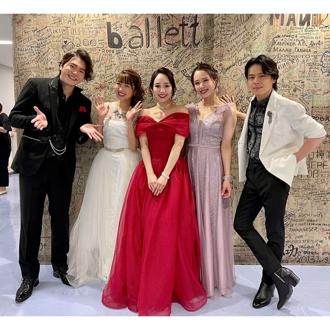 ソニンさんのインスタグラム写真 - (ソニンInstagram)「． 「らららクラシックコンサート」 5月4日、5日@東京文化会館大ホール ご来場頂き誠にありがとうございました。 1年前開催予定のリベンジ開催をできた事に感謝です。 初のフルオーケストラでのミュージカルナンバー披露にとても良い経験をさせていただき、お客様との融合も興奮ものでした。 素晴らしい歌い手の皆さま、指揮の三ツ橋さん、オーケストラに皆様とご一緒出来たことも嬉しく、またこういった機会があればと願っています。 セトリ&衣装&メイクは次投稿で。 #新妻聖子　さん　#中川晃教　さん　#上原理生 さん　#佐藤隆紀　さん　#咲妃みゆ　さん #三ツ橋敬子　さん　#金子奈緒　さん　#読売日本交響楽団　さん　#ソニン #らららクラシックコンサート #MusicalConcert」5月22日 14時54分 - sonim_official